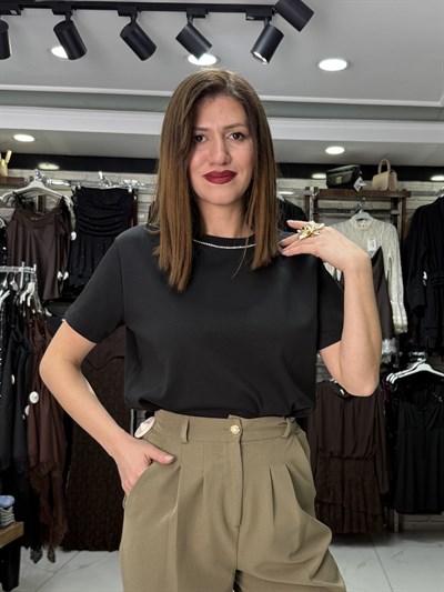 Taş Detaylı Siyah Tişört