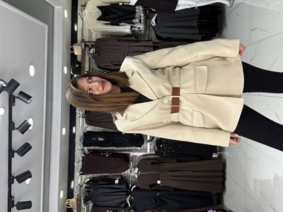 Taş Kemer Detaylı Blazer Ceket