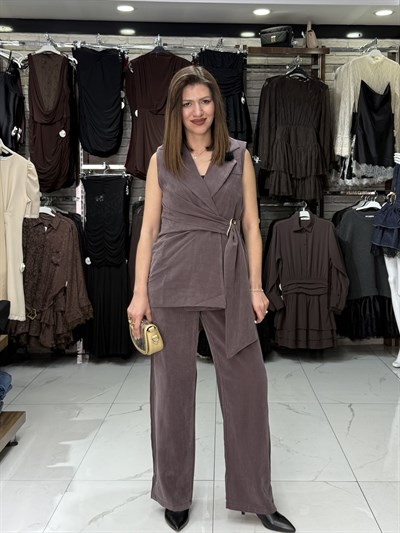 Toka Detaylı Koyu Vizon Takım