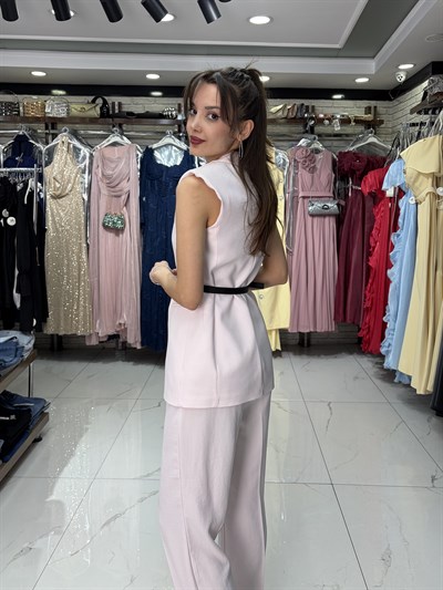 Toz Pembe Kemerli Yelekli Takım