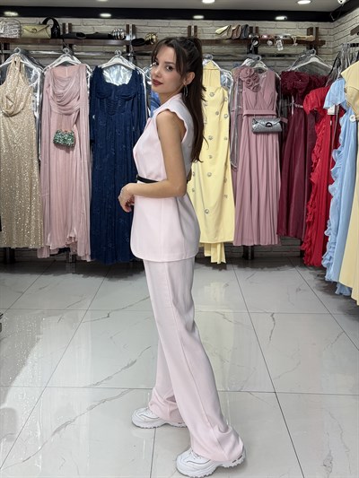 Toz Pembe Kemerli Yelekli Takım