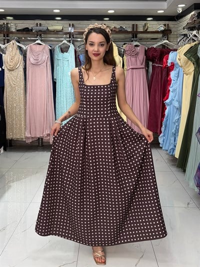 U Yaka Puantiyeli Acı Kahve Uzun Elbise