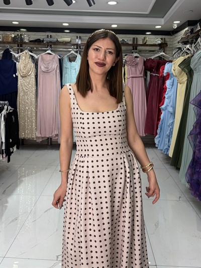 U Yaka Puantiyeli Krem Uzun Elbise