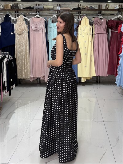 U Yaka Puantiyeli Siyah Uzun Elbise