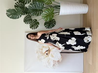 Yan Pencere Çiçek Desenli Siyah Elbise