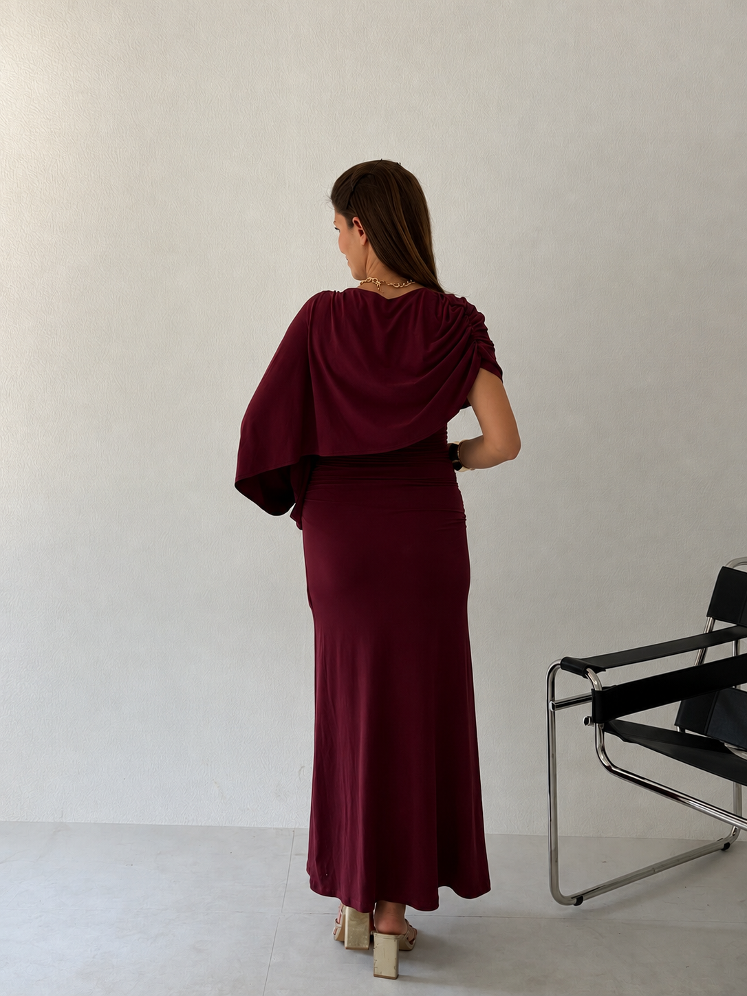 Bordo Dekolte Tek Kol Düşük Elbise · 2