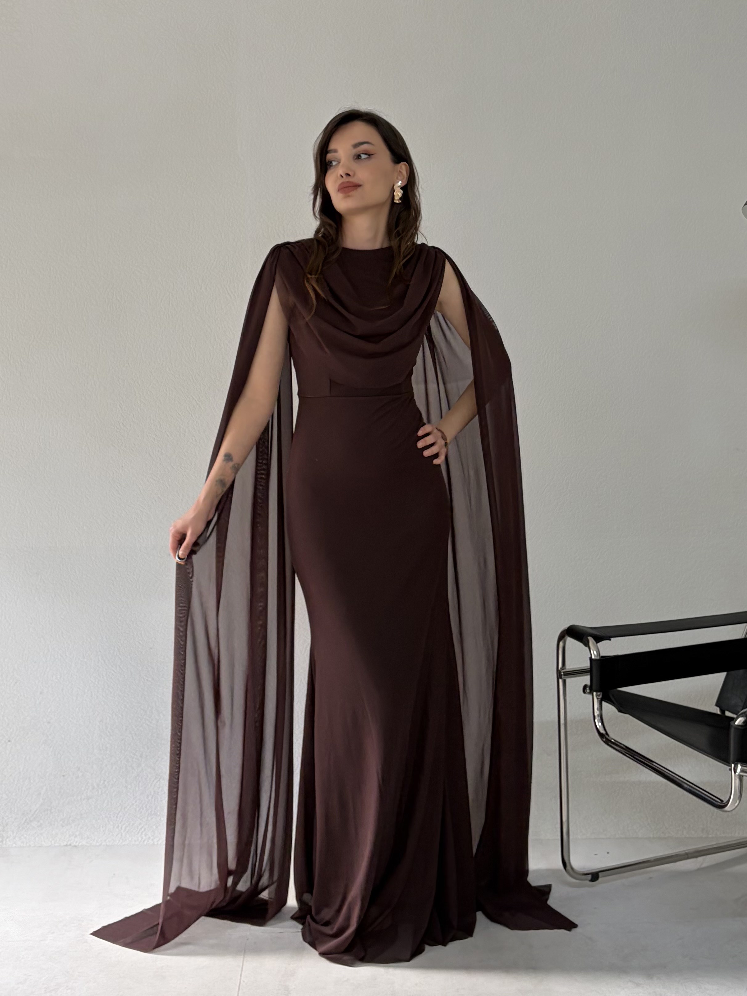 Kahve Bel Volanlı Uzun Pelerin Elbise
