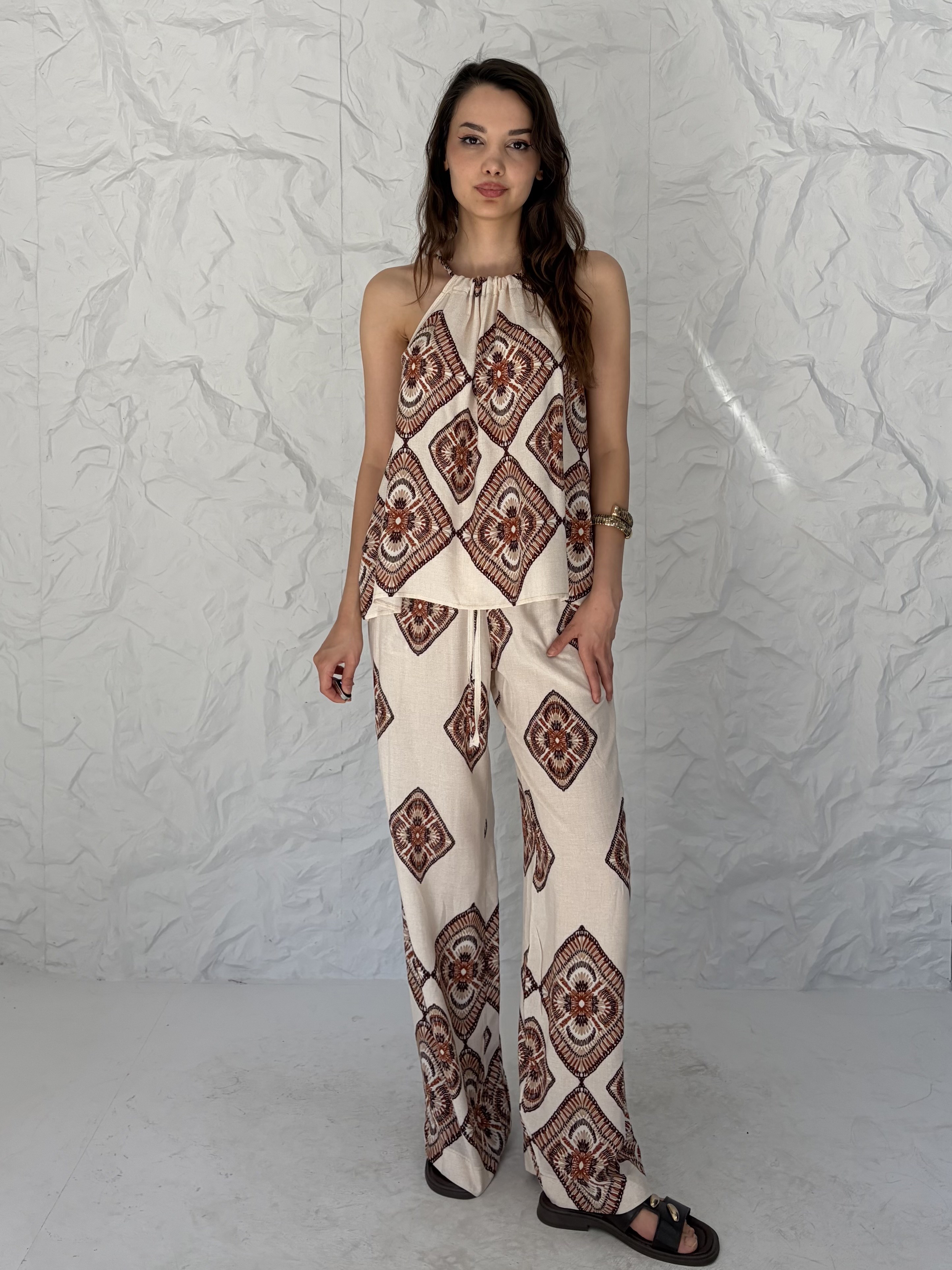 Kahve Motif Desenli Pantolon Takım