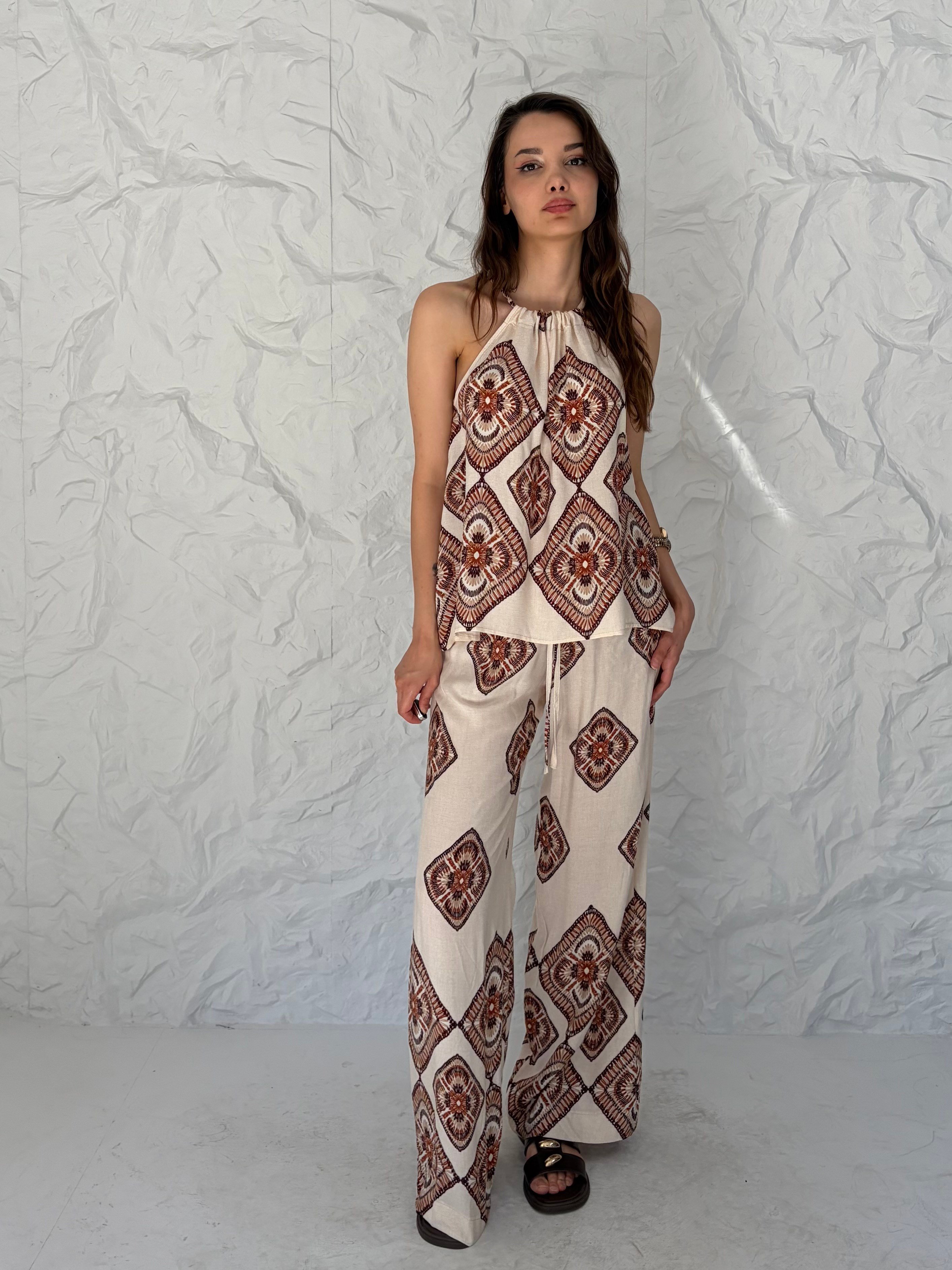 Kahve Motif Desenli Pantolon Takım · 2