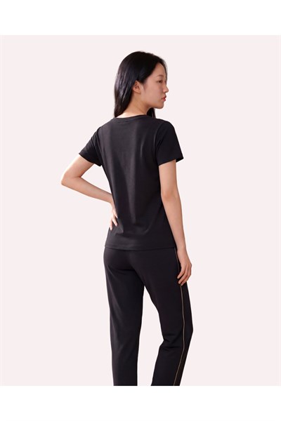 Metal Logo Detaylı Regular Fit Kadın V Yaka T-Shirt