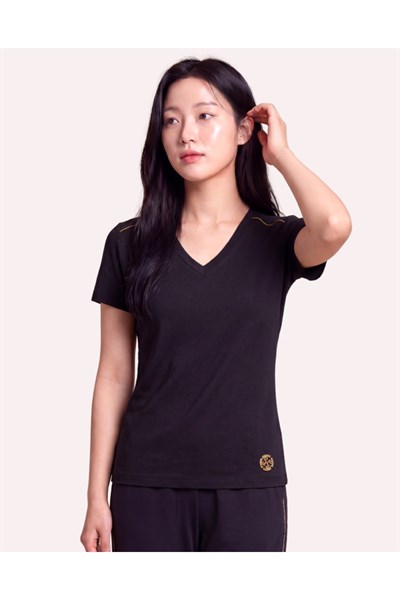 Metal Logo Detaylı Regular Fit Kadın V Yaka T-Shirt