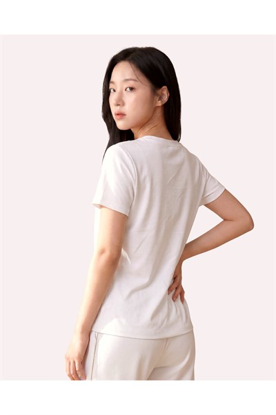Metal Logo Detaylı Regular Fit Kadın V Yaka T-Shirt