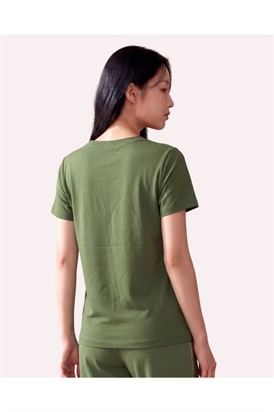 Metal Logo Detaylı Regular Fit Kadın V Yaka T-Shirt