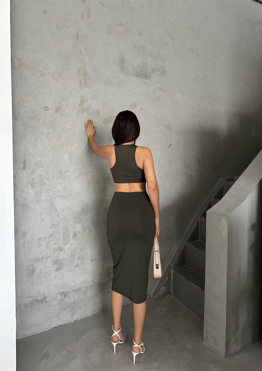 CUT OUT DETAYLI SIRT YARIM AÇIK DAR KALIP 