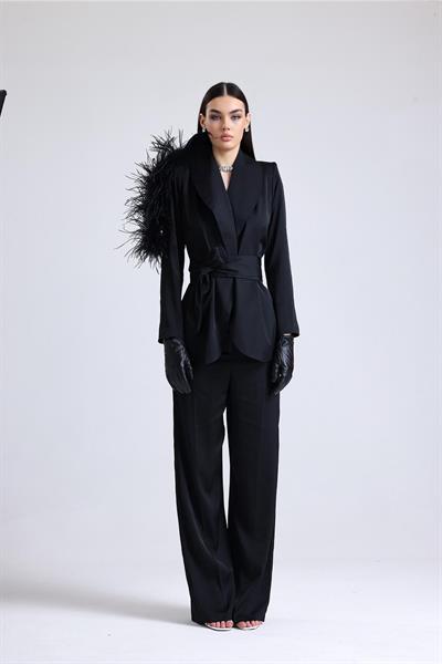 Obsidian Omuzu Tüylü Saten Takım