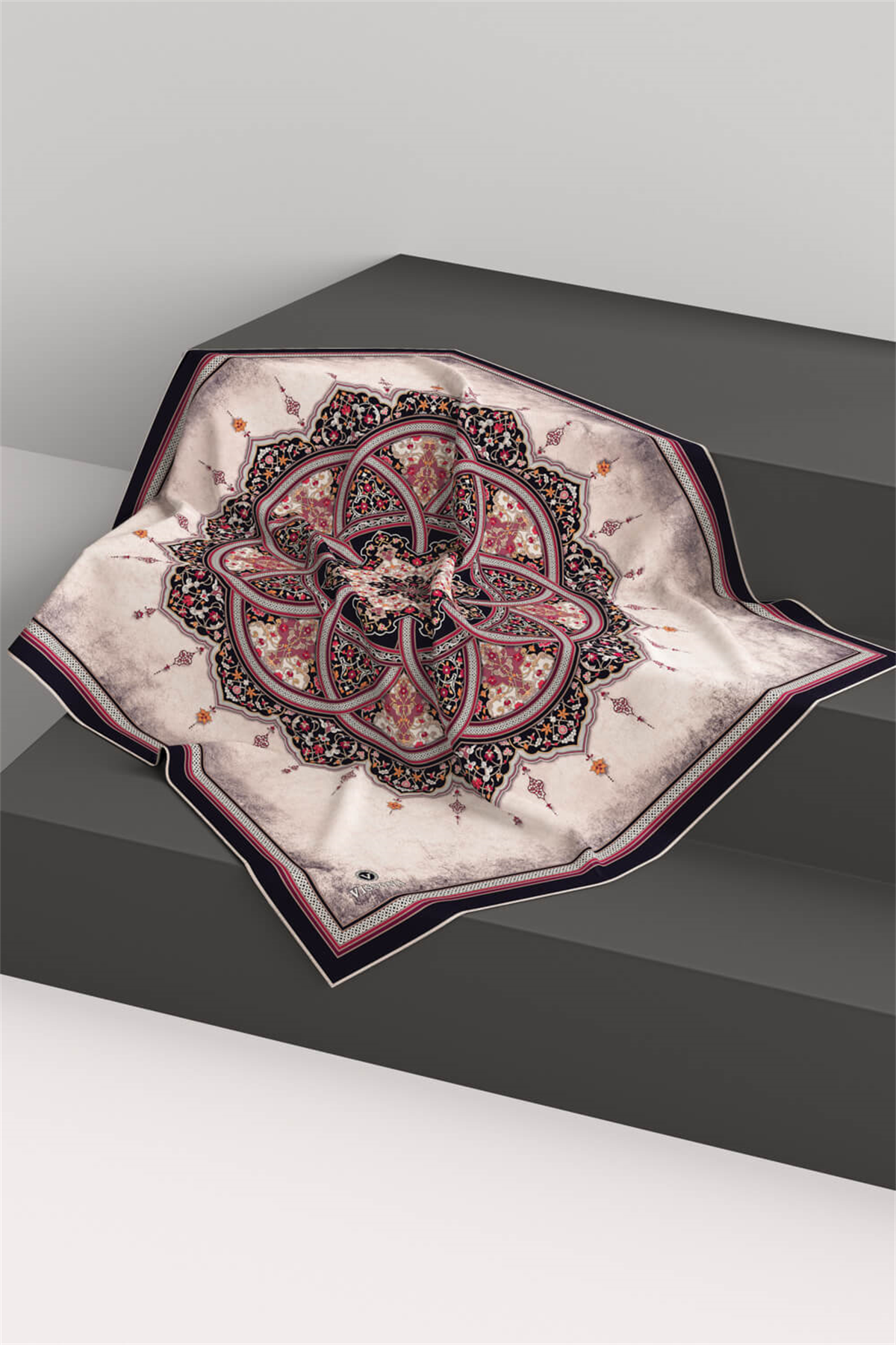 % 57 İPEK % 43 VİSKON Twill İpek Şal Desenli Siyah - Bordo Renkli 90x90 Eşarp Dikim Şekli : El Dikişi