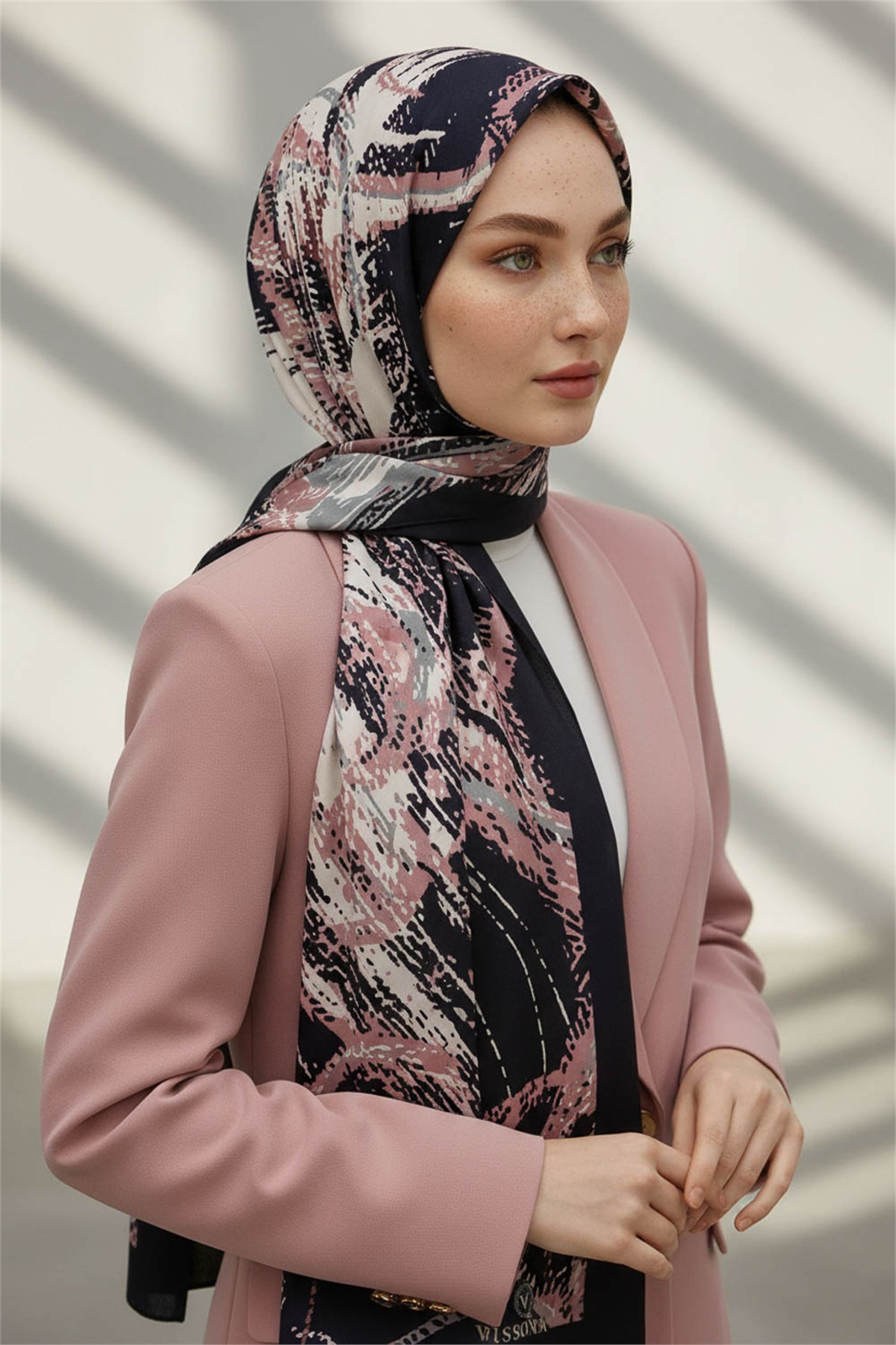 KREP DEGRADELİ ÇİZGİ DESENLİ PUDRA RENKLİ 75X195 KIRIŞMAZ ŞAL
