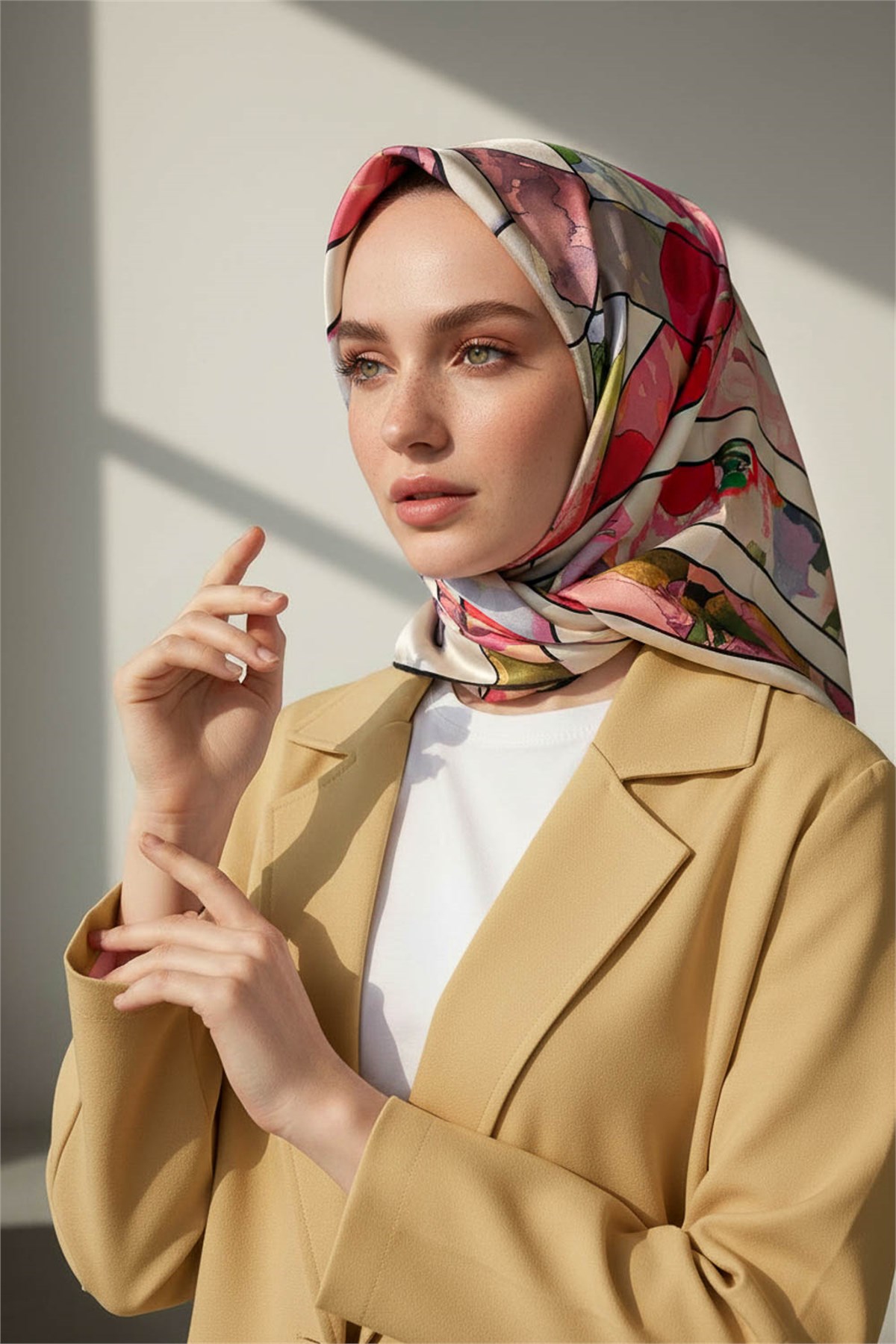 %100 Twill İpek Bahar Çiçekleri Desenli Gri - Kırmızı Renkli 90x90 Eşarp Kenar Dikiş Şekli El Dikişli