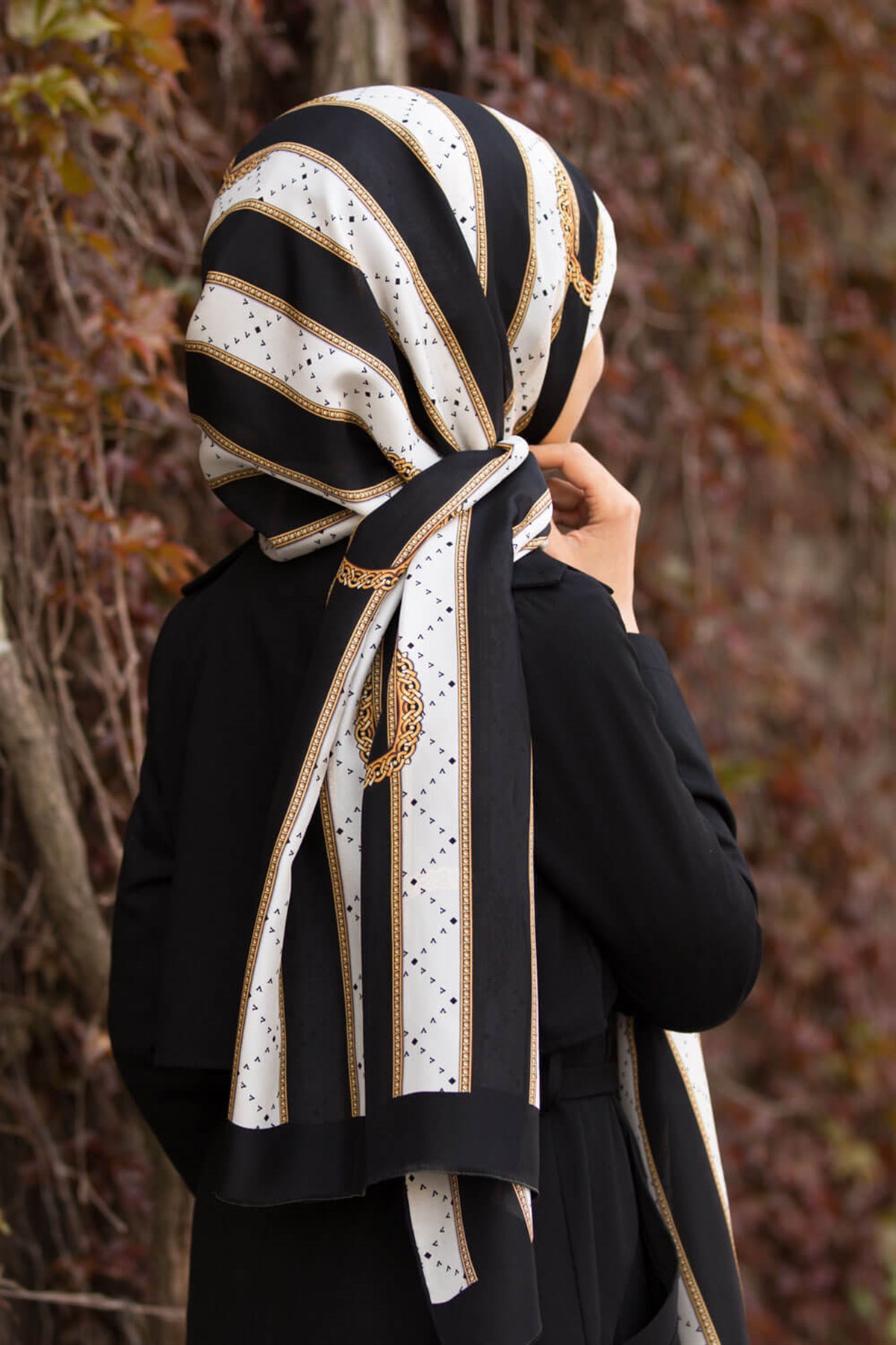 100% İPEK KEMER DESENLİ SİYAH - BEYAZ RENKLİ ŞAL