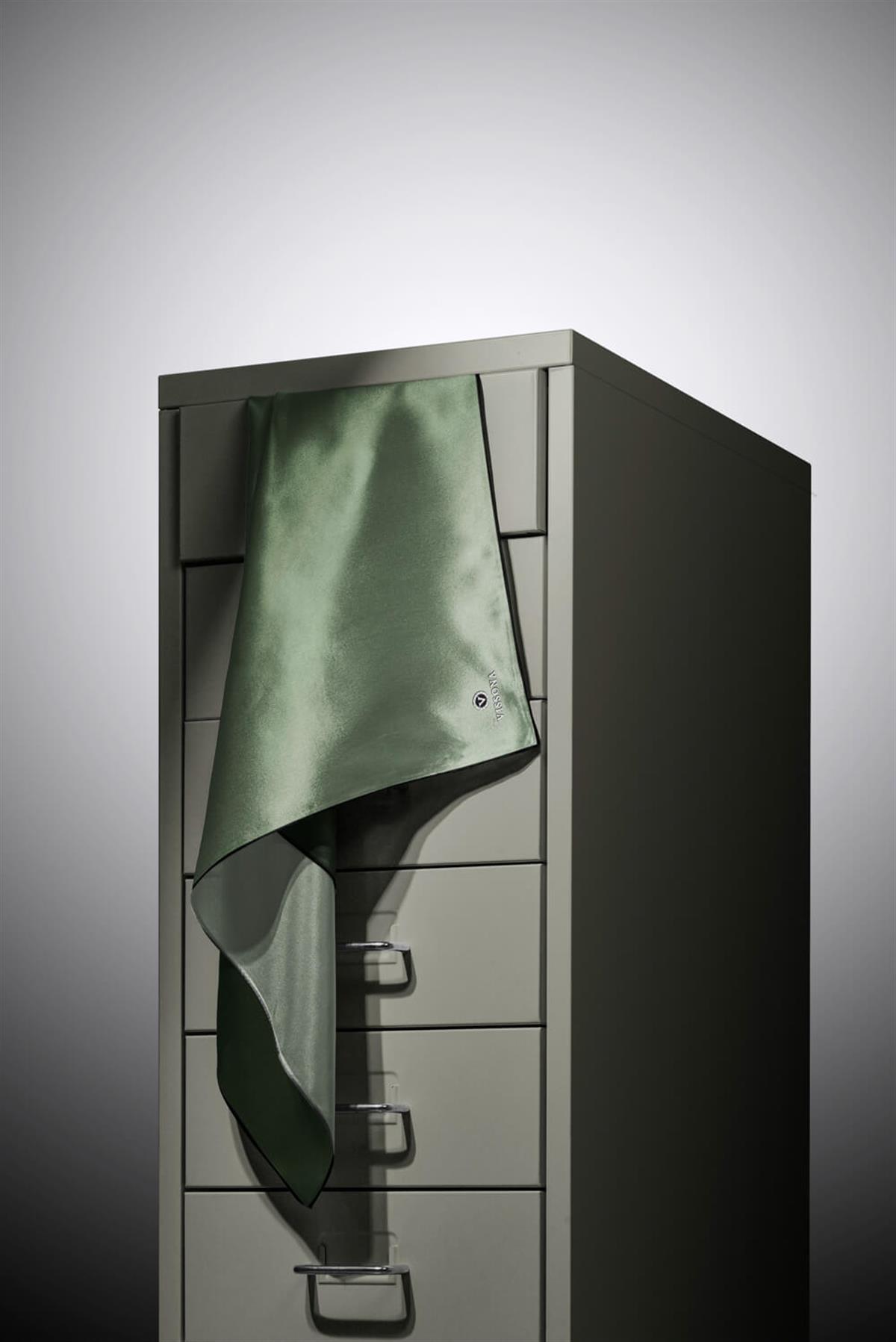 %100 Twill İpek Degrade Desenli Haki Renkli 90x90 Eşarp Dikim Şekli : El Dikişi