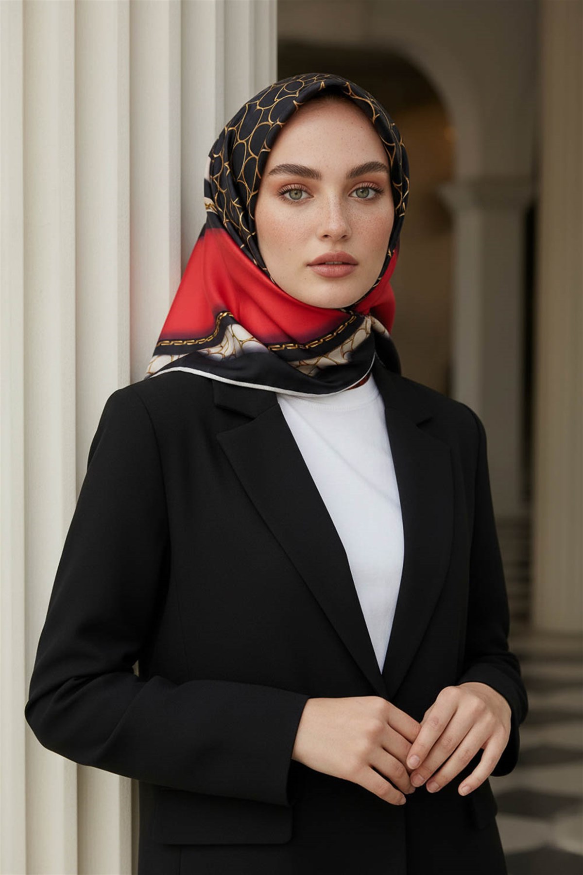 %100 Twill İpek Gold Halka Desenli Kırmızı - Siyah Renkli 90x90 Eşarp Dikim Şekli : El Dikişi