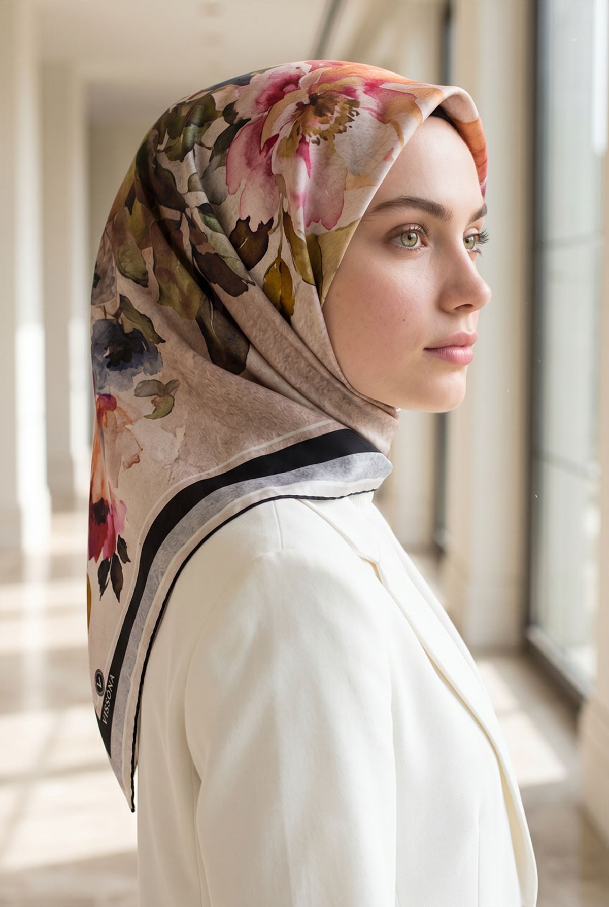 %100 Twill İpek Bahar Çiçekleri Desenli Siyah - Haki Renkli 90x90 Eşarp Dikim Şekli : El Dikişi