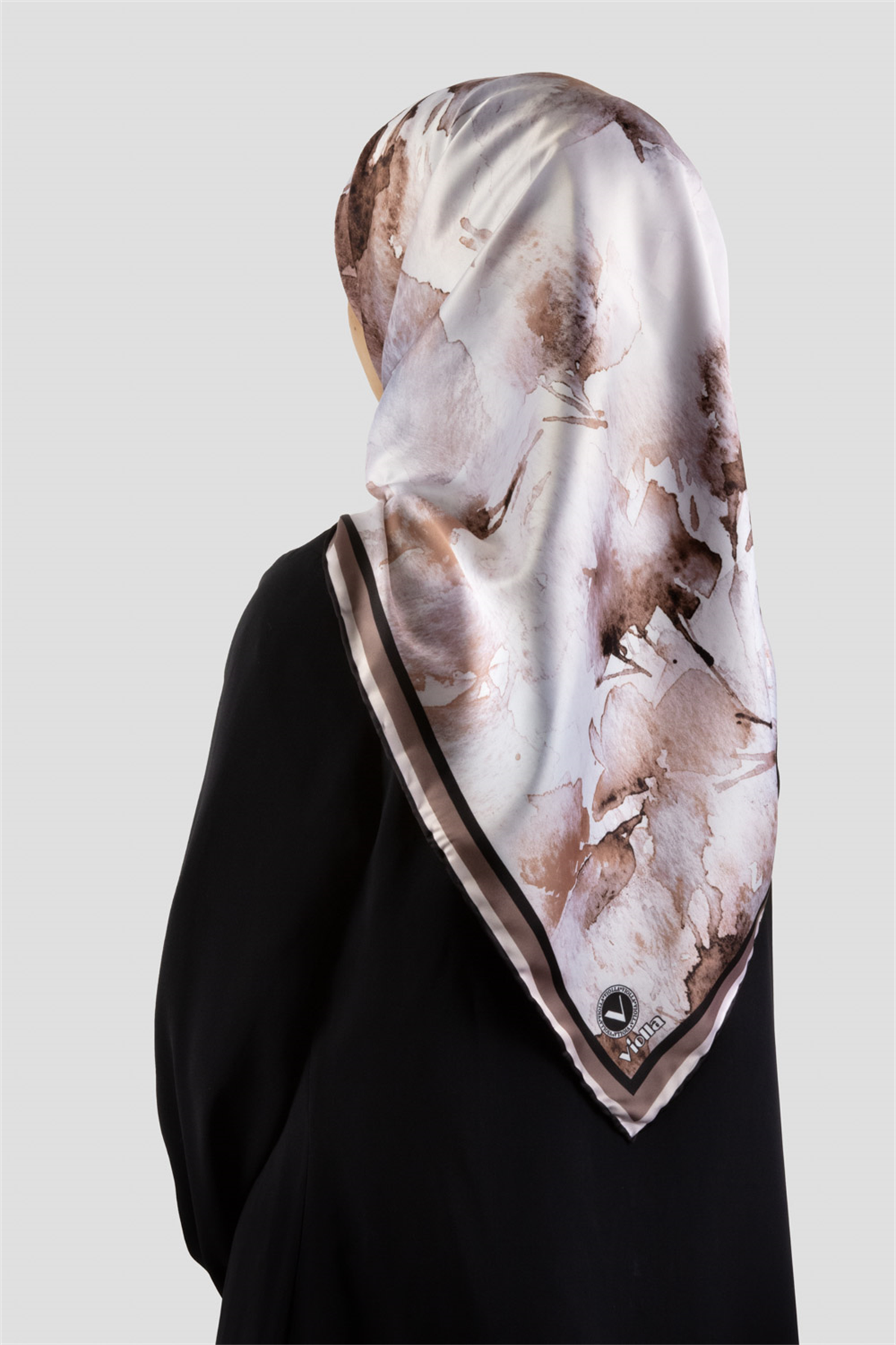 Rayon Sulu Boya Çiçek Desenli Bej Renkli 90x90 Dikim Şekli : El Dikişi Eşarp (İpek İçermez)