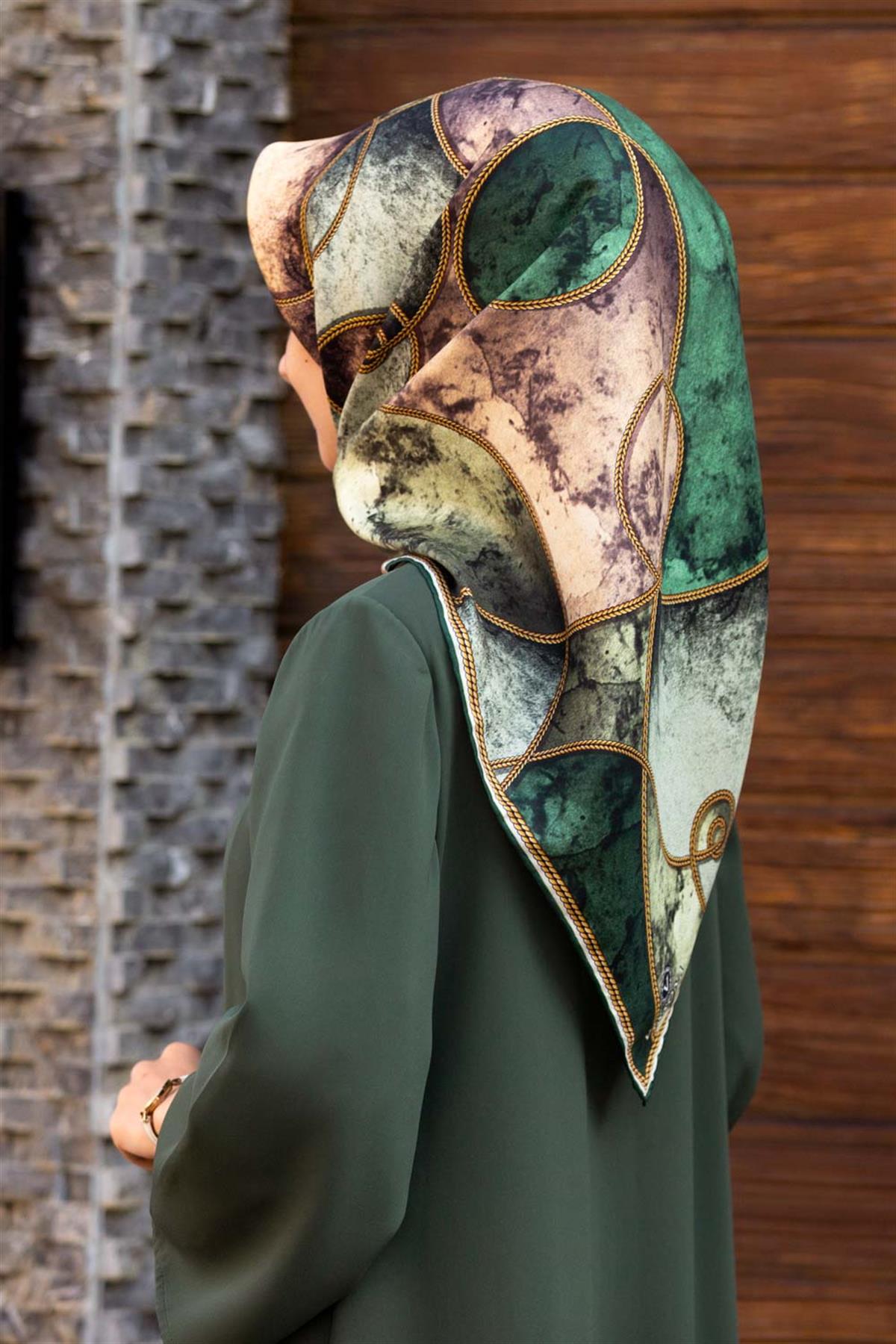 %100 Twill İpek Zincirli Mermer Desenli Zümrüt Yeşili - Haki Renkli 90x90 Eşarp Dikim Şekli : El Dikişi