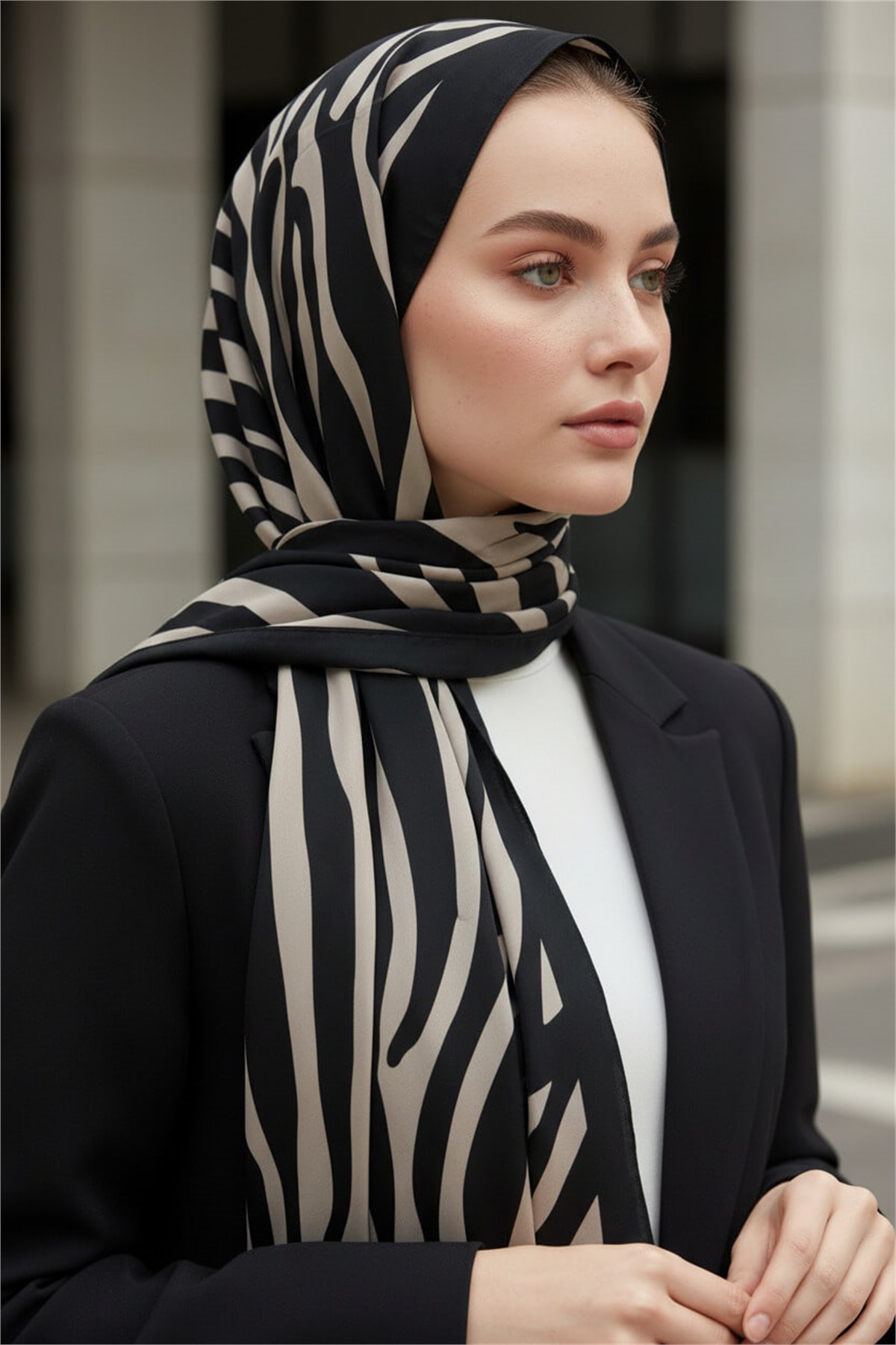 KREP KIRIŞMAZ ŞAL ZEBRA DESENLİ SİYAH - SÜTLÜKAHVE RENKLİ 75X190