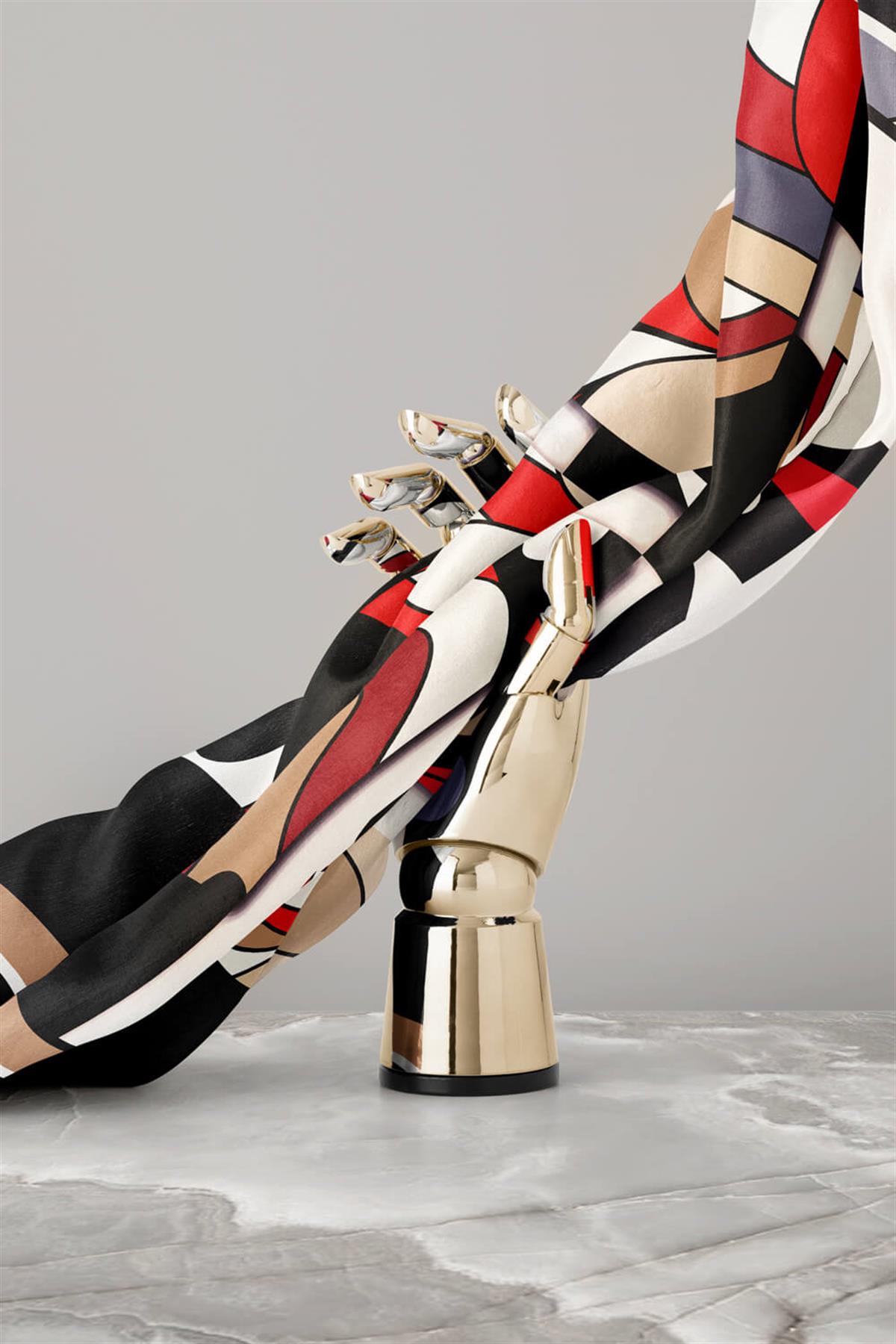 100% Twill İpek Geometrik Desenli Bej - Kırmızı Renkli 90x90 Dikim Şekli : El Dikişi Eşarp