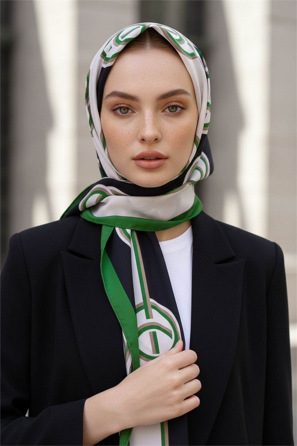 KREP ÇİZGİLİ DESENLİ ZÜMRÜT YEŞİLİ RENKLİ 75X195 KIRIŞMAZ ŞAL