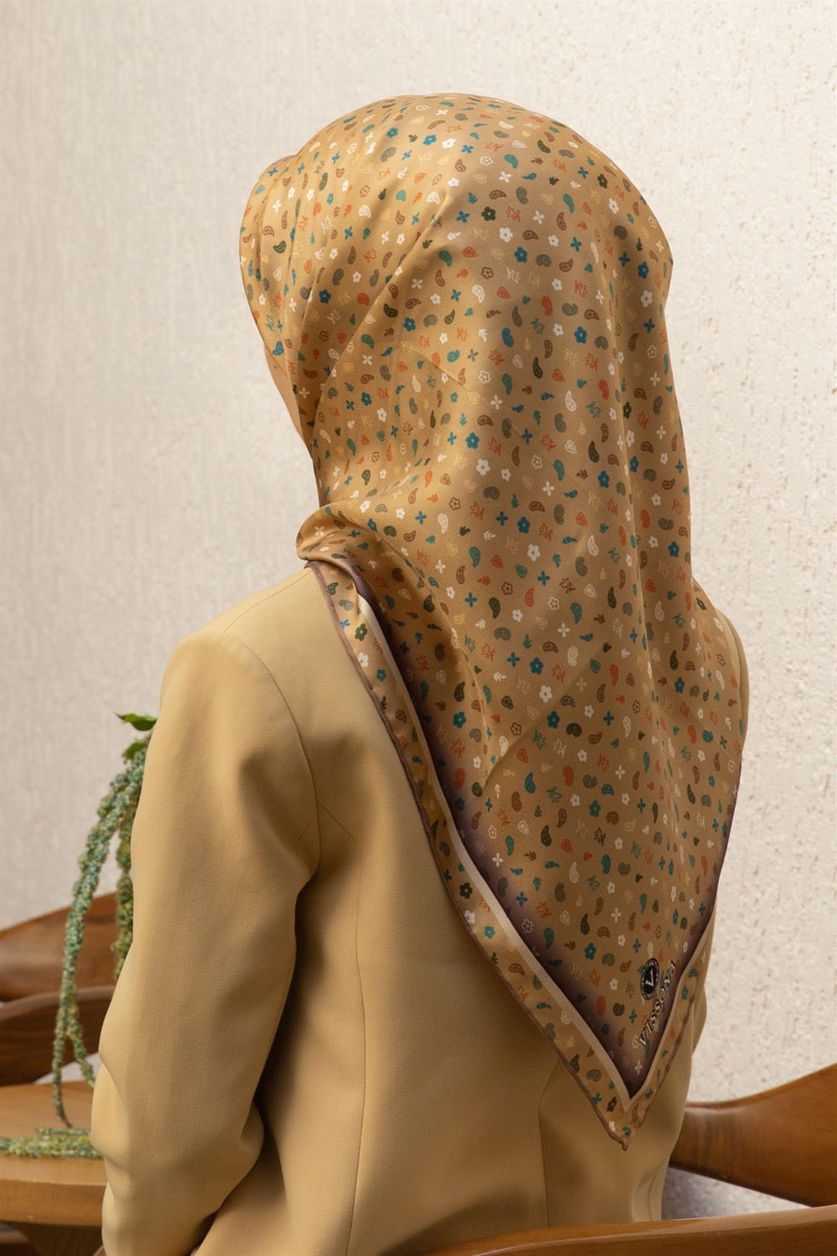 %100 Twill İpek Çıtır Desenli Bej Renkli 90x90 Eşarp Dikim Şekli : El Dikişi