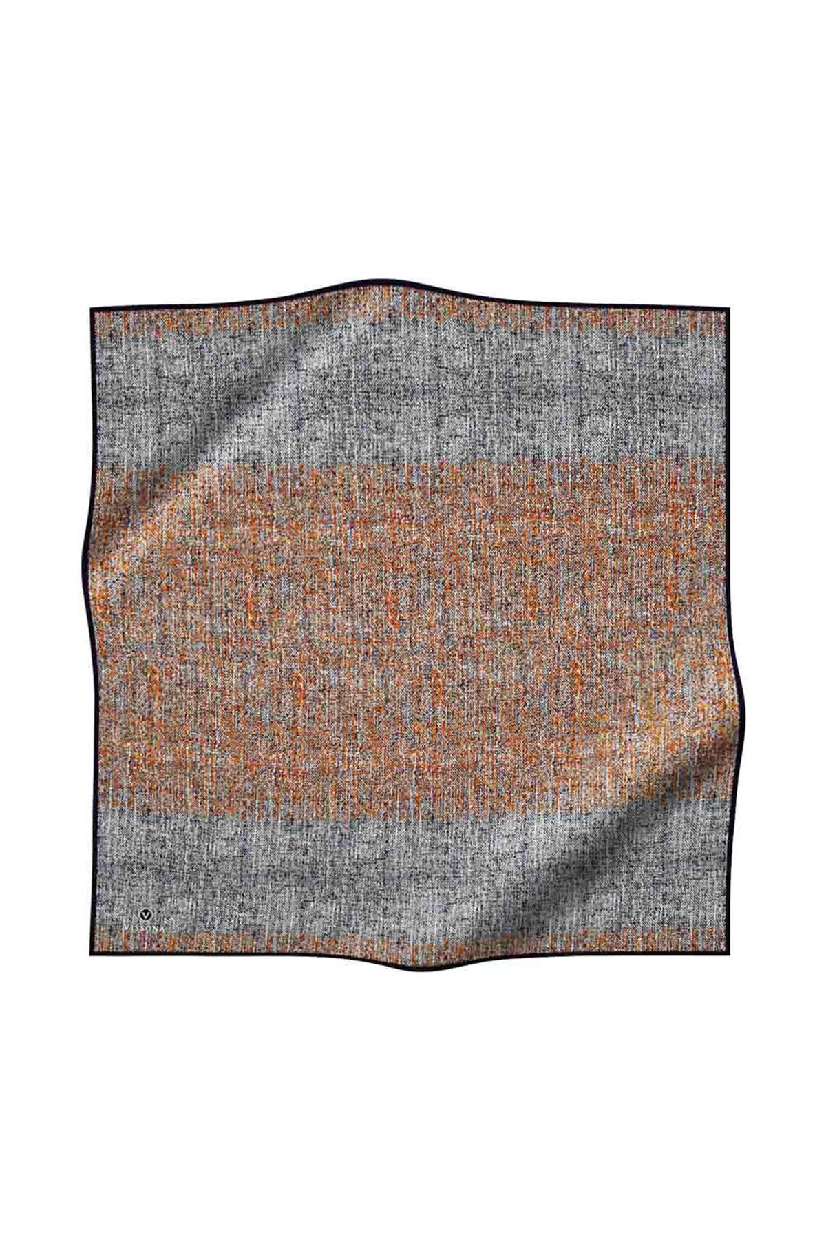 %100 Twill İpek Dokulu Desen Turuncu - Siyah Renkli 90x90 Eşarp Kenar Dikiş Şekli El Dikişli