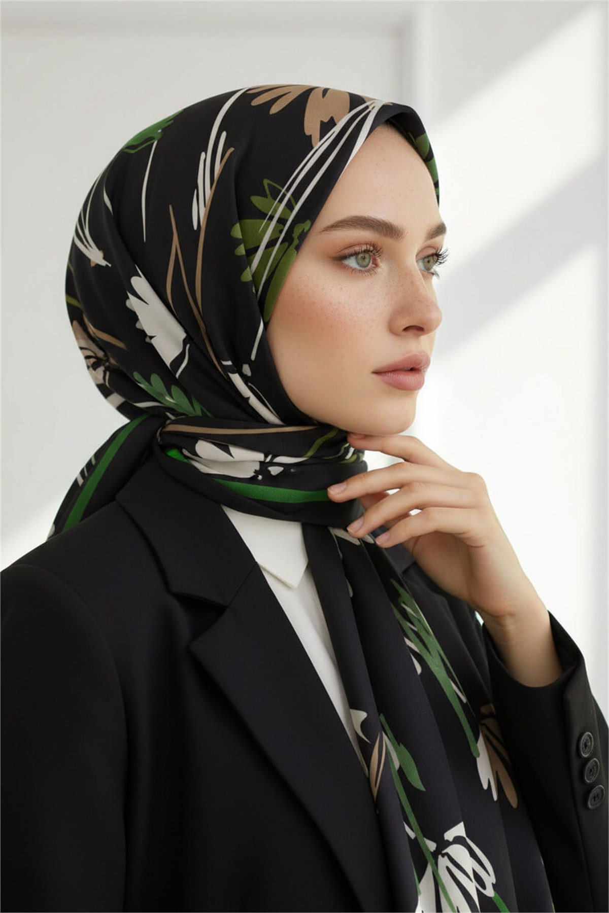 KREP ÇİÇEK DESENLİ ZÜMRÜT YEŞİLİ RENKLİ 75X195 KIRIŞMAZ ŞAL