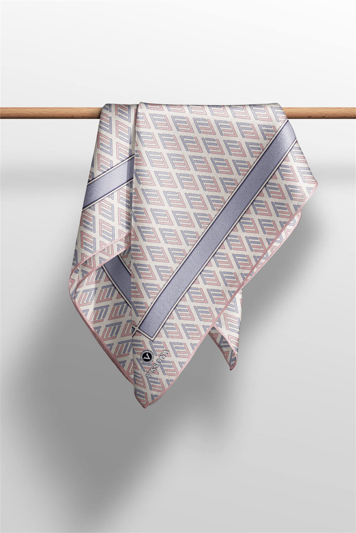 % 57 İPEK % 43 VİSKON Twill İpek Geometrik Desenli Pudra - Gri Renkli 90x90 Eşarp Dikim Şekli : El Dikişi