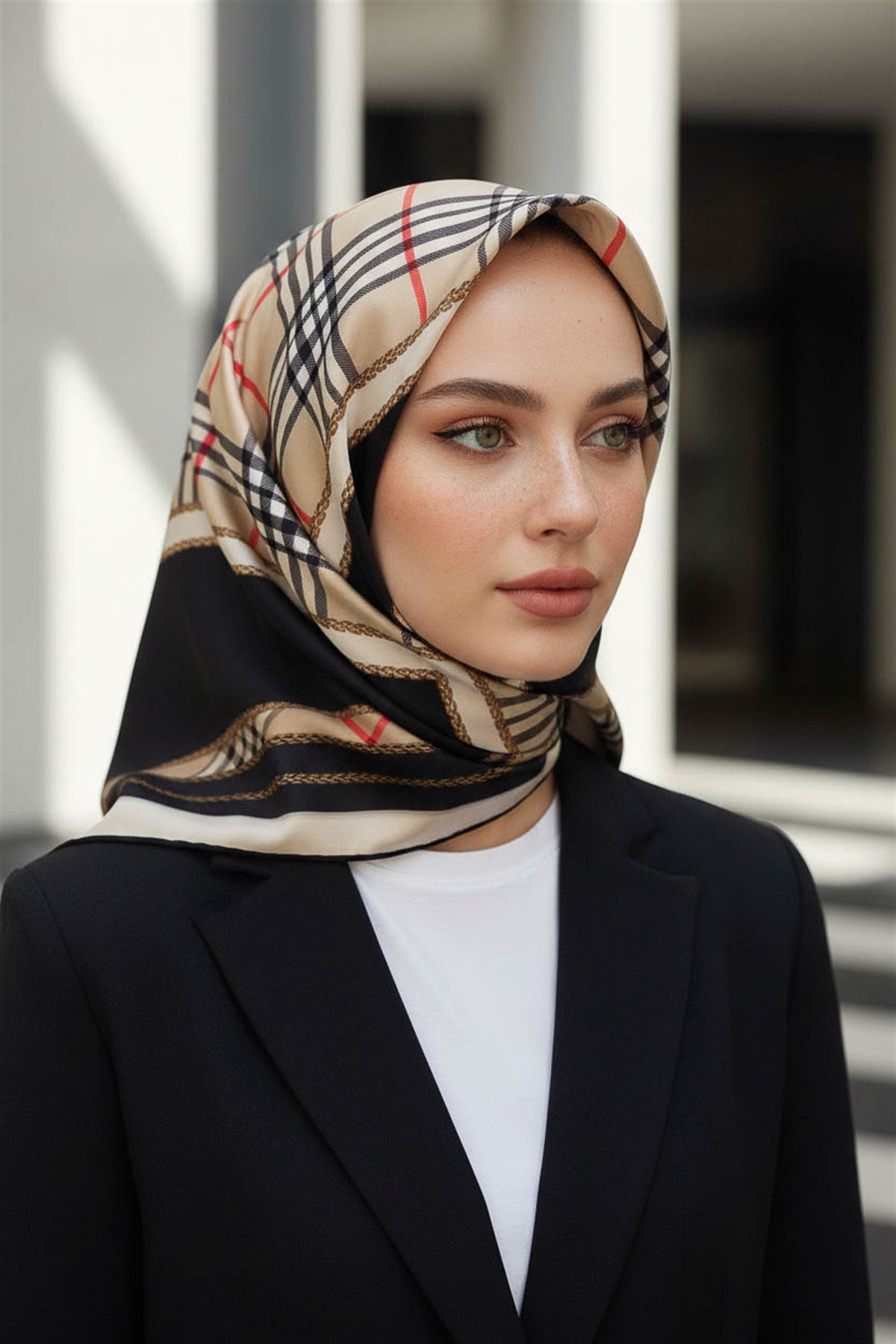 %100 Twill İpek Ekose Desenli Siyah Renkli 90x90 Eşarp Dikim Şekli : El Dikişi