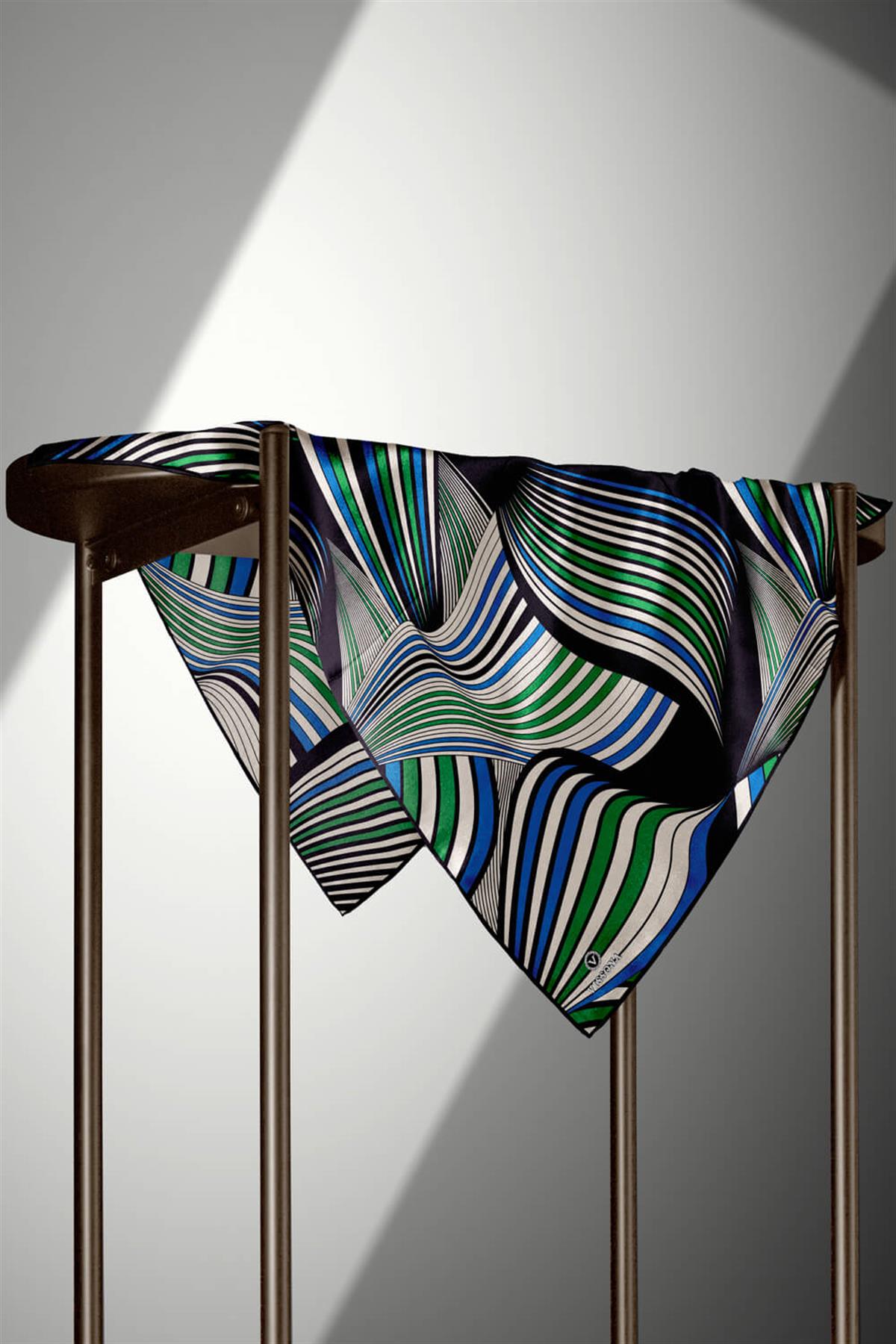 %100 Twill İpek Okyanus Dalgası Desenli Saks - Zümrüt Yeşili Renkli 90x90 Eşarp Kenar Dikiş Şekli El Dikişli