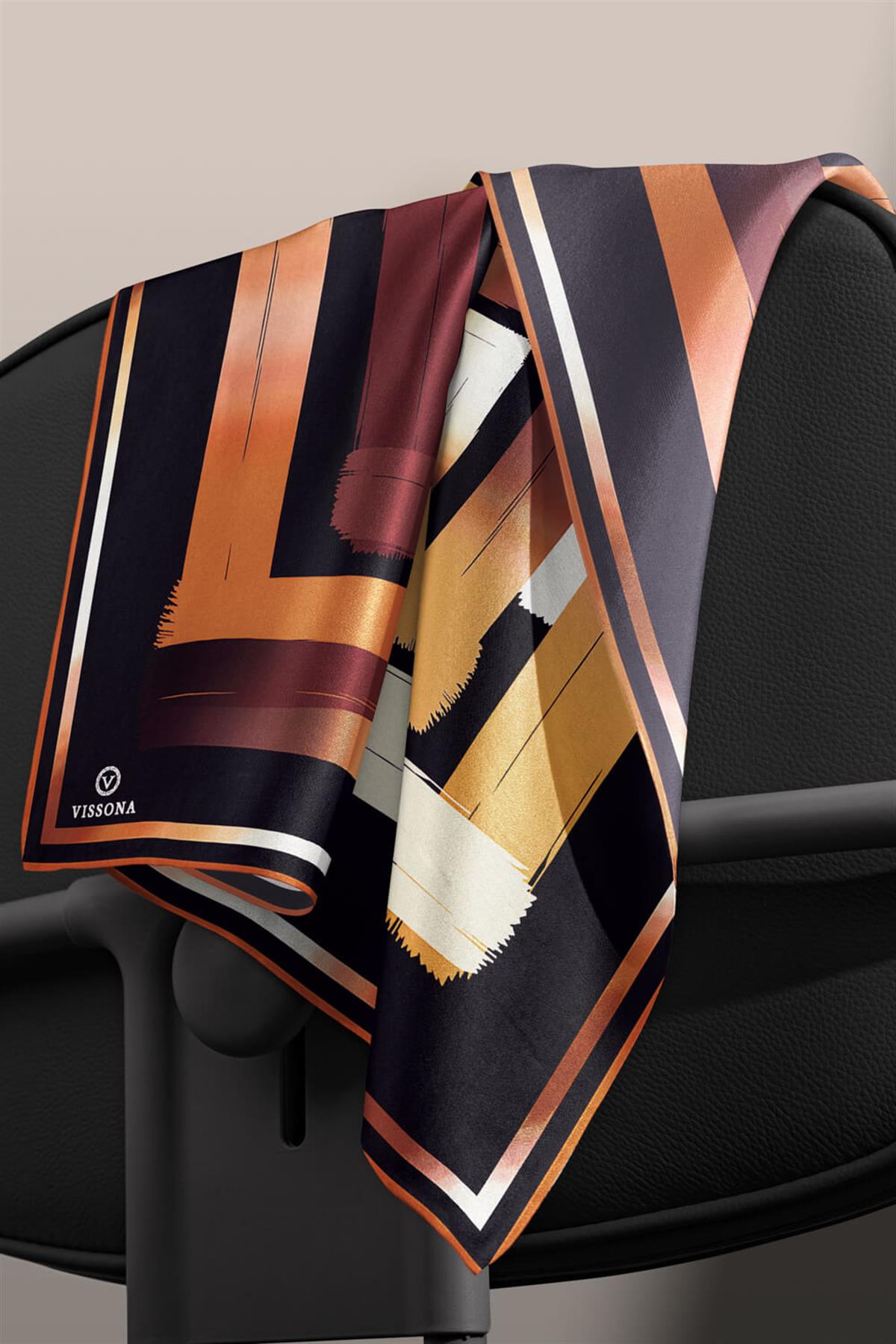 %100 Twill İpek Geometrik Fırça İzi Desenli Siyah - Taba Renkli 90x90 Eşarp Dikim Şekli : El Dikişi