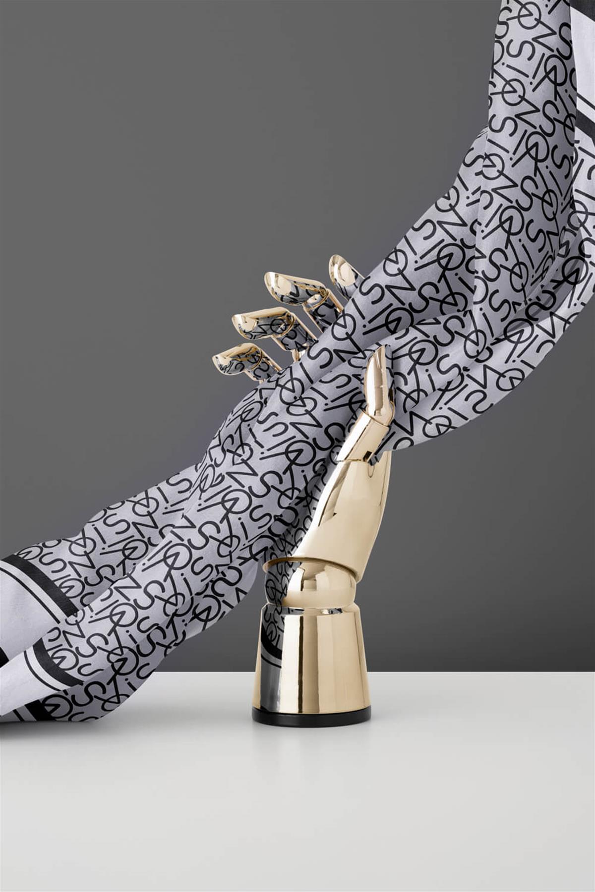 %100 Twill İpek Harf Desenli Gri - Siyah Renkli 90x90 Eşarp Dikim Şekli : El Dikişi