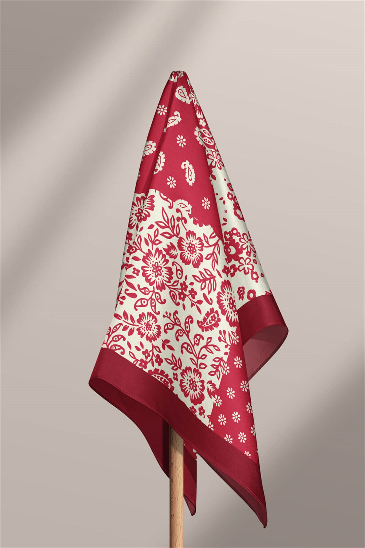 Violla A46 Kadın Çiçek Desenli Bandana 50x50 Kırmızı Beyaz DG0425-22