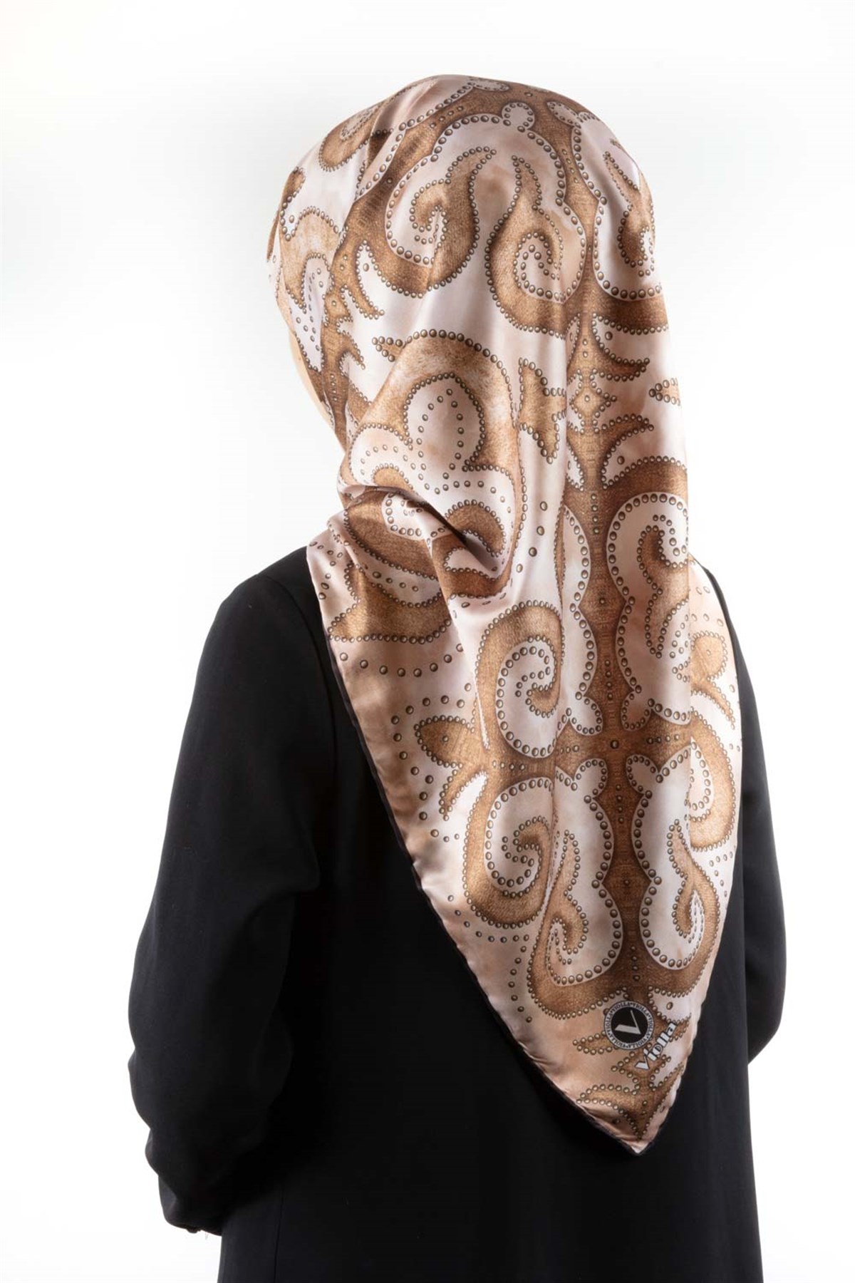 Twill Barok Desenli Bej Renkli 90x90 Eşarp (İpek İçermez) Kenar Dikiş Şekli El Dikişli