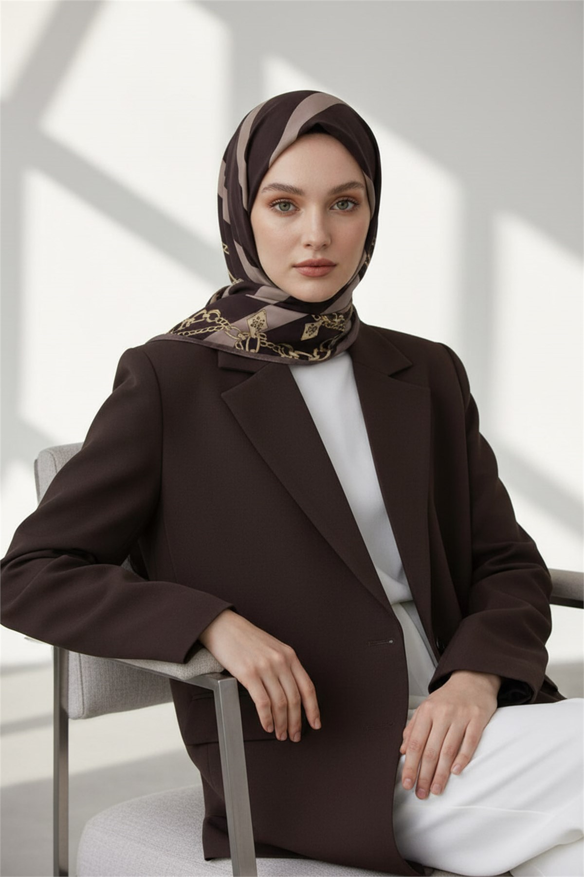 KREP ÇİZGİLİ VE ZİNCİR DESENLİ KAHVERENGİ - SÜTLÜKAHVE RENKLİ 75X195 KIRIŞMAZ ŞAL