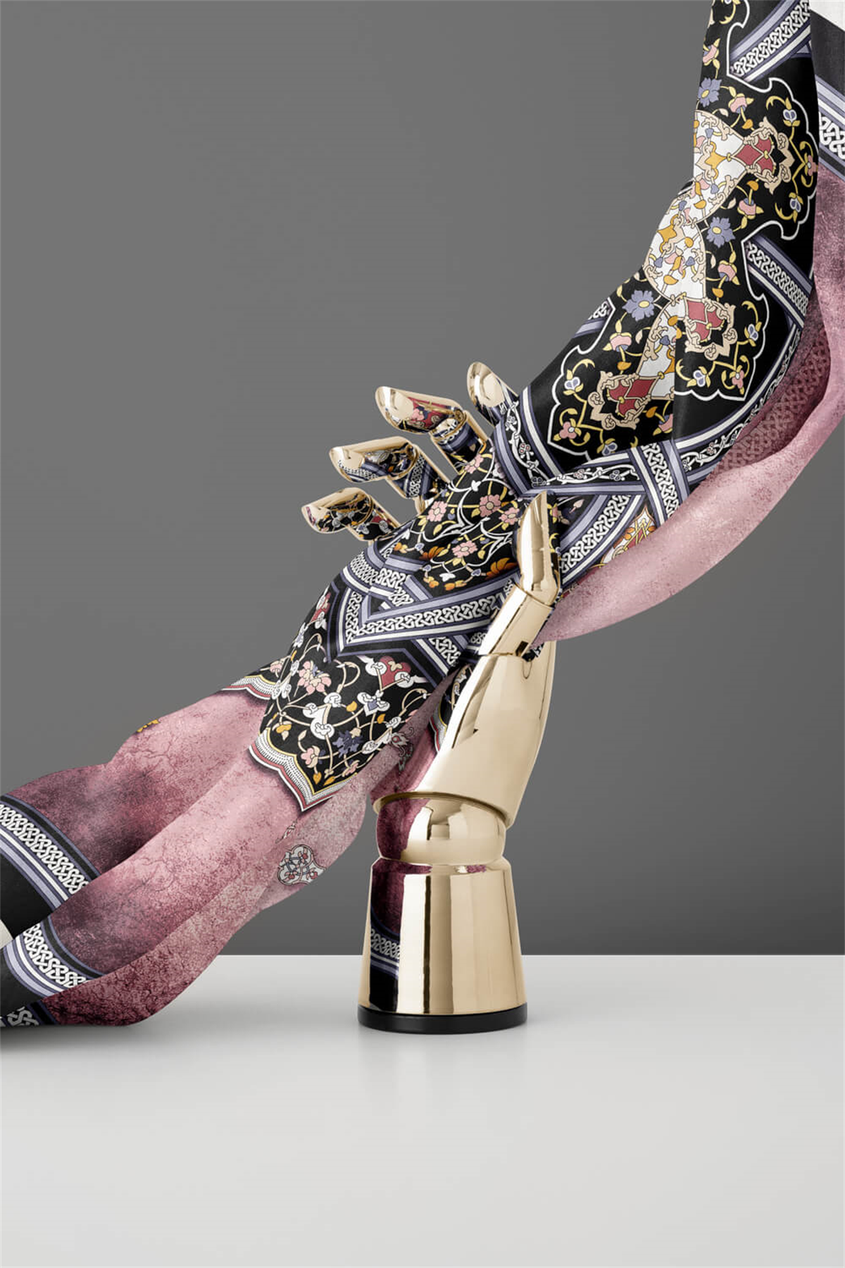 % 57 İPEK % 43 VİSKON Twill İpek Şal Desenli Pudra - Siyah Renkli 90x90 Eşarp Dikim Şekli : El Dikişi