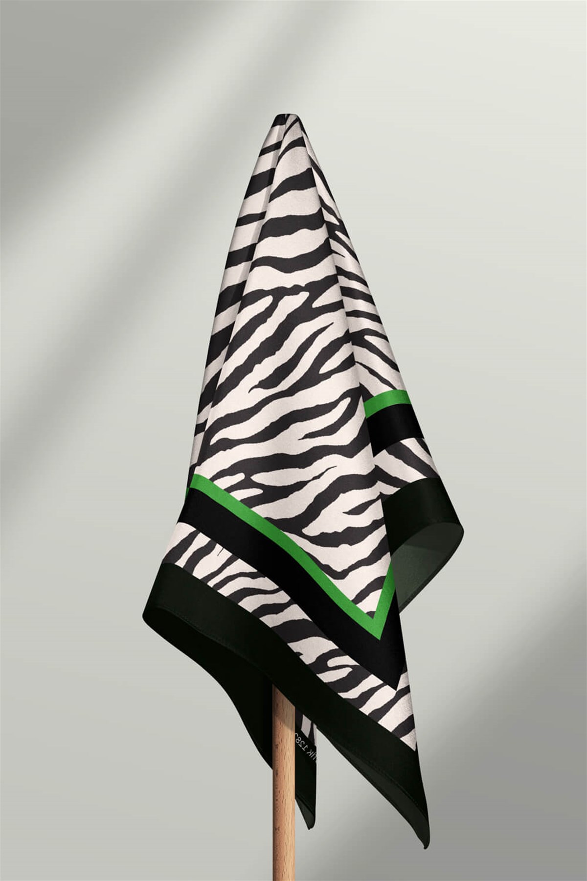 Violla Kadın Siyah Beyaz Zebra Desenli 50x50 Bandana HYL DG01282-22