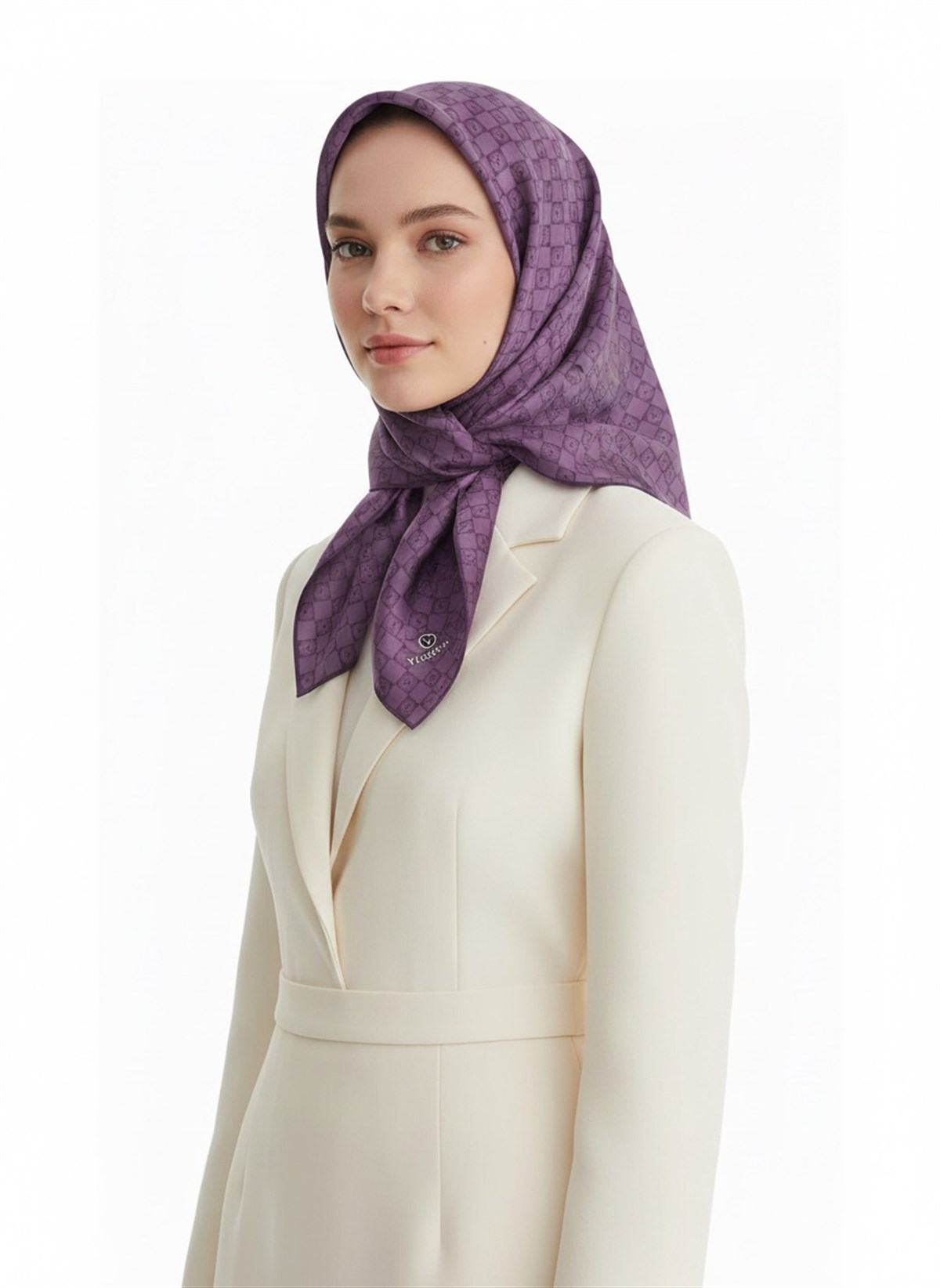%100 Twill İpek Monogram Desenli Sirke Renkli 90x90 Eşarp Dikim Şekli : El Dikişi