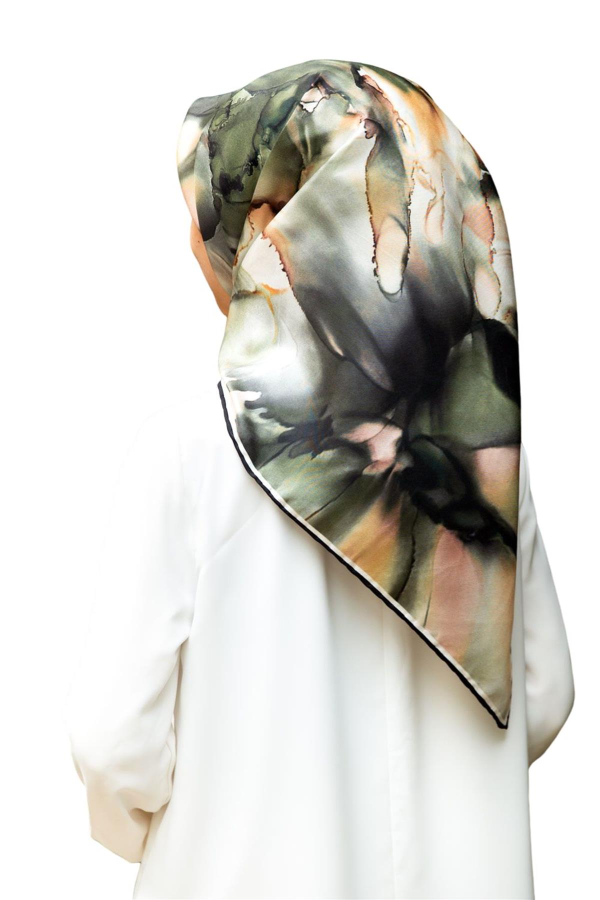 %100 Twill İpek Batik Çiçek Desenli Haki Yeşili - Vizon Renkli 90x90 Eşarp Kenar Dikiş Şekli El Dikişli