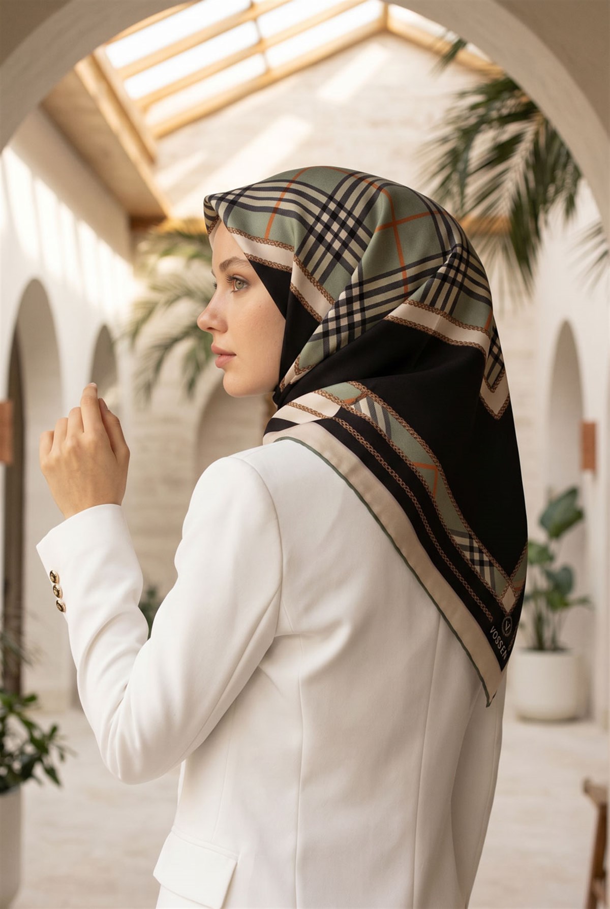 %100 Twill İpek Ekose Desenli Çağla Yeşili Renkli 90x90 Eşarp Dikim Şekli : El Dikişi