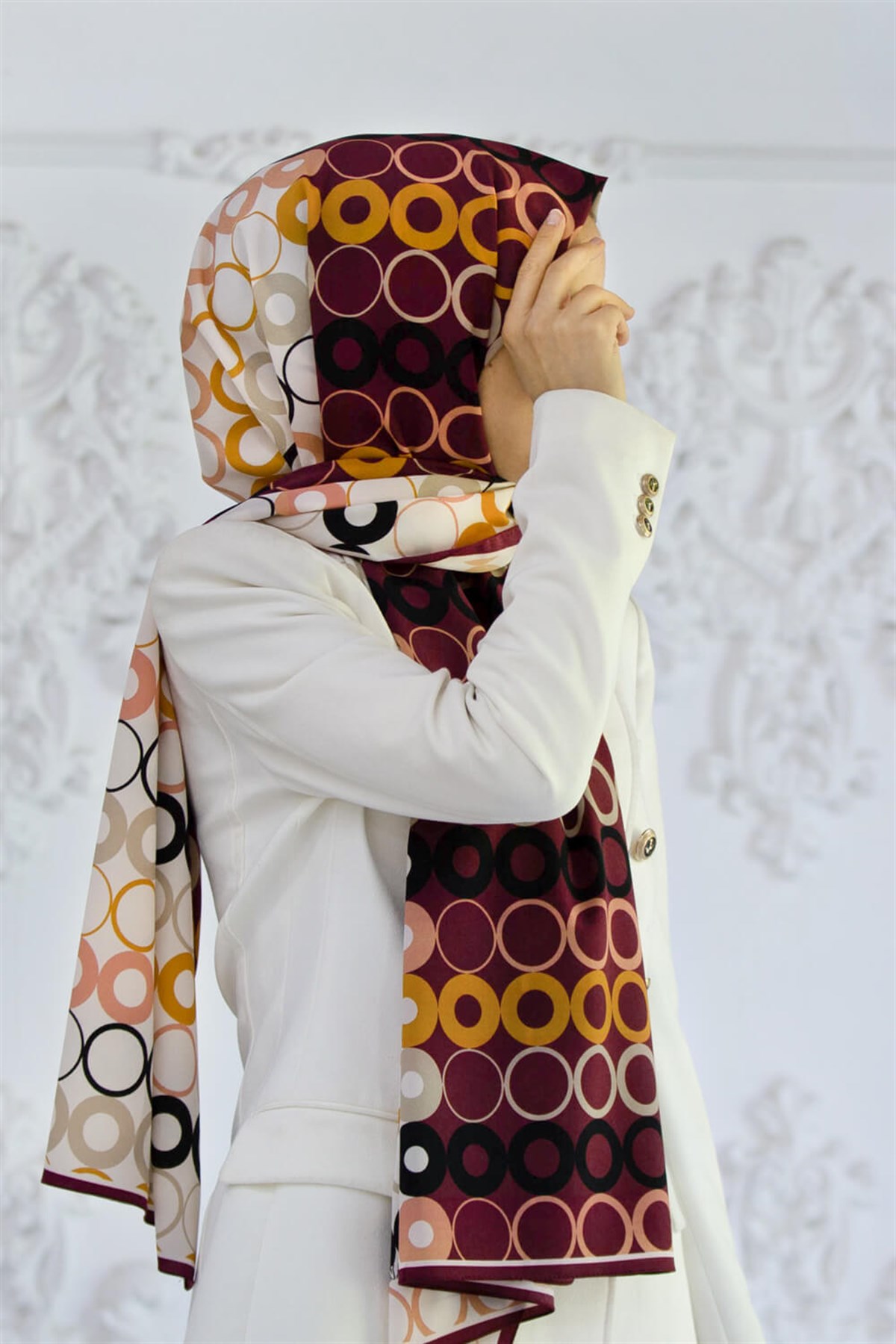 KREP GEOMETRİK DESENLİ MÜRDÜM RENKLİ 75X195 KIRIŞMAZ ŞAL