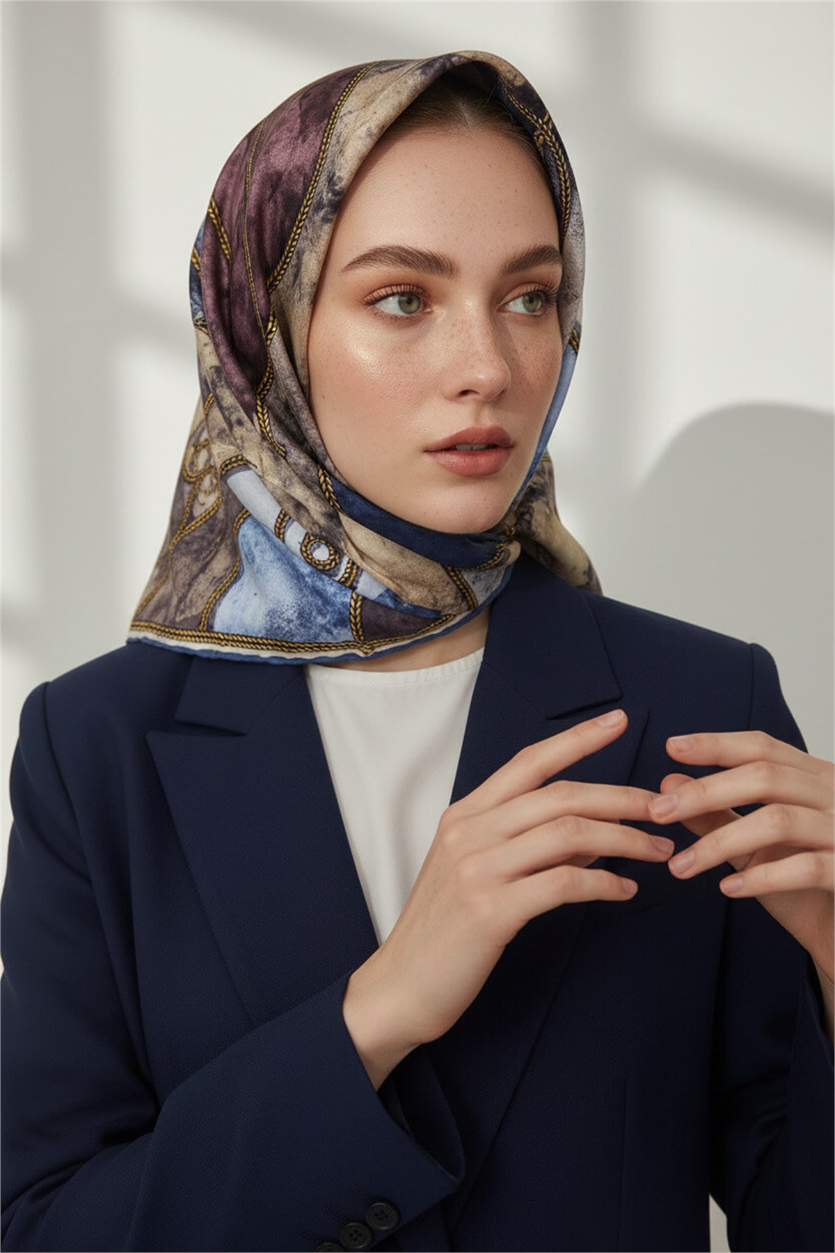%100 Twill İpek Zincirli Mermer Desenli Bebe Mavisi - Pudra Renkli 90x90 Eşarp Dikim Şekli : El Dikişi
