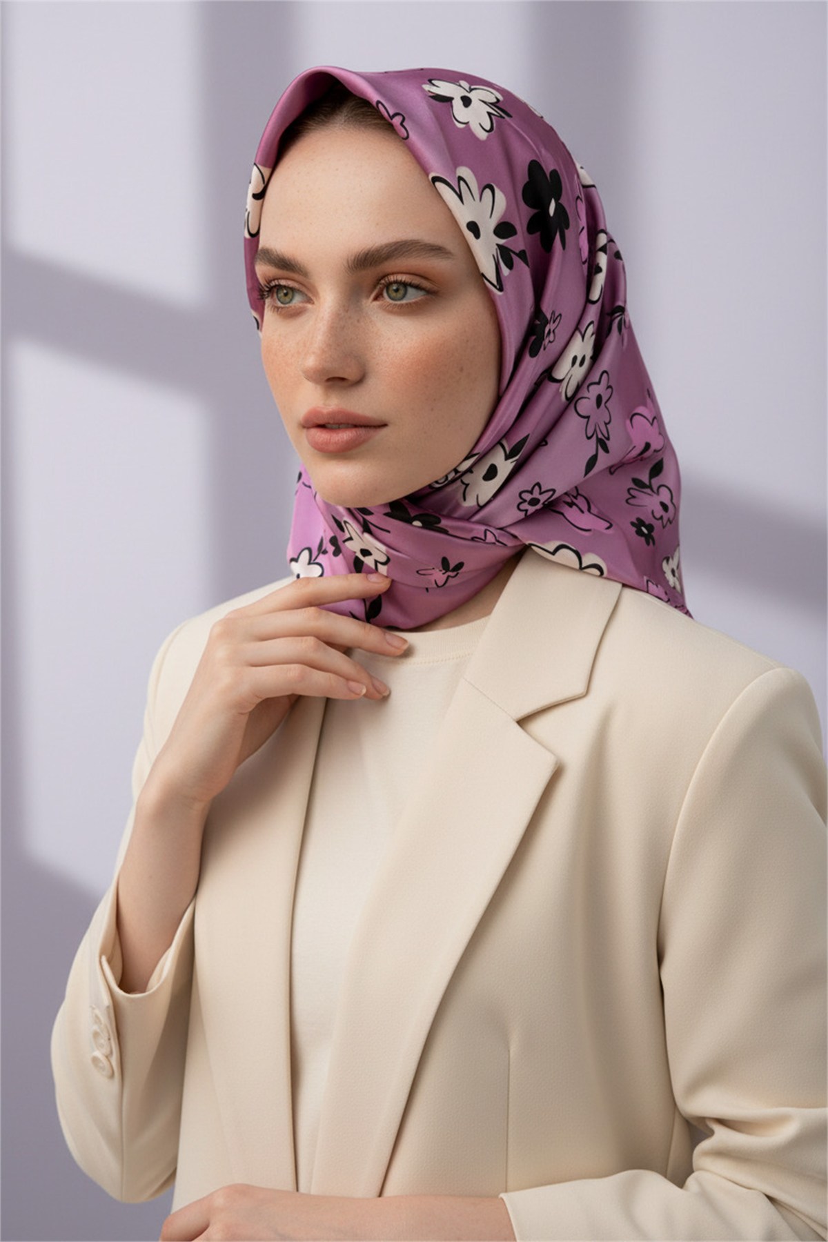 Rayon Papatya Desenli Lila Renkli 90x90 Eşarp (İpek İçermez) Kenar Dikiş Şekli El Dikişli